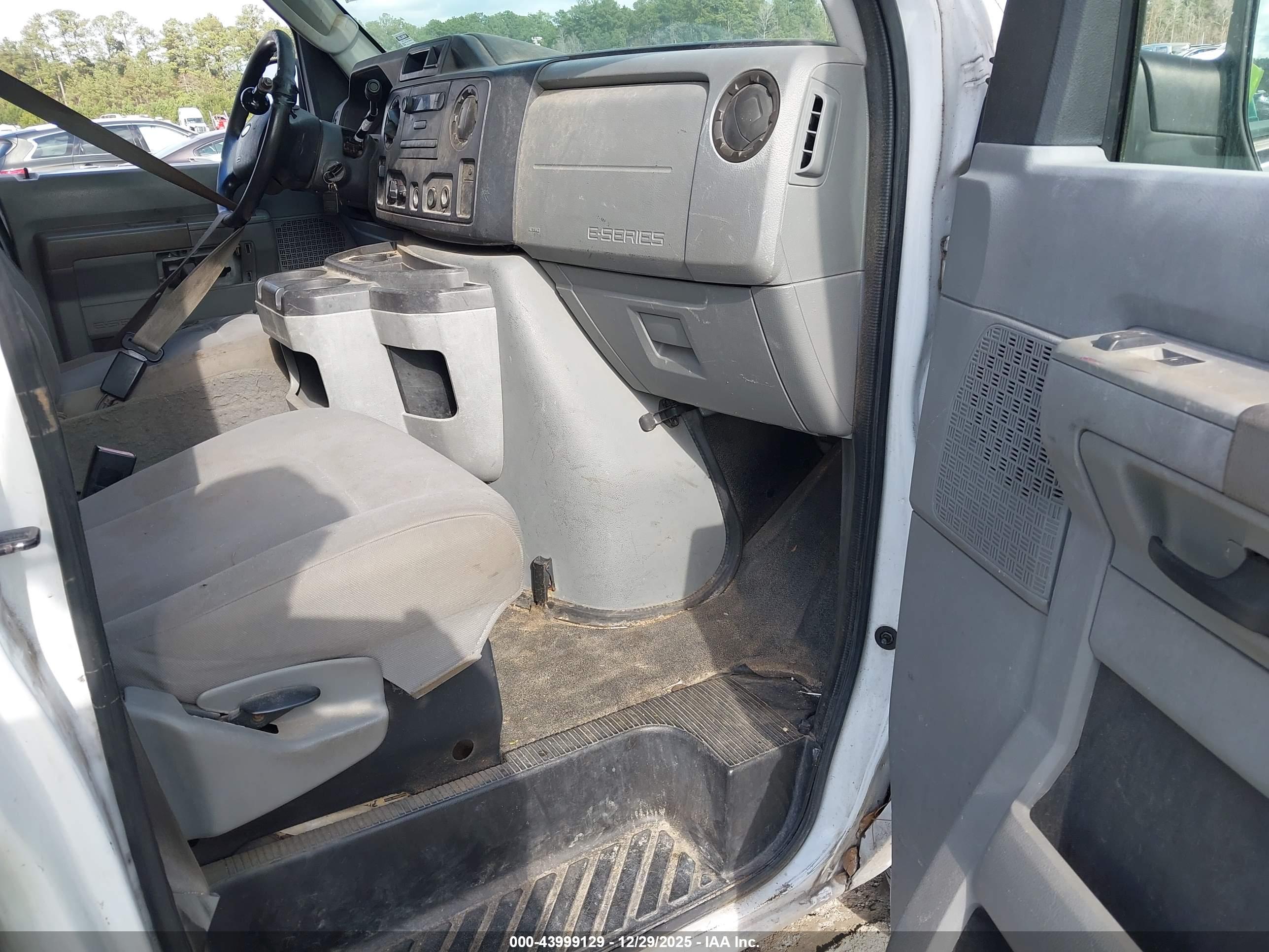 FORD E-250 image 5