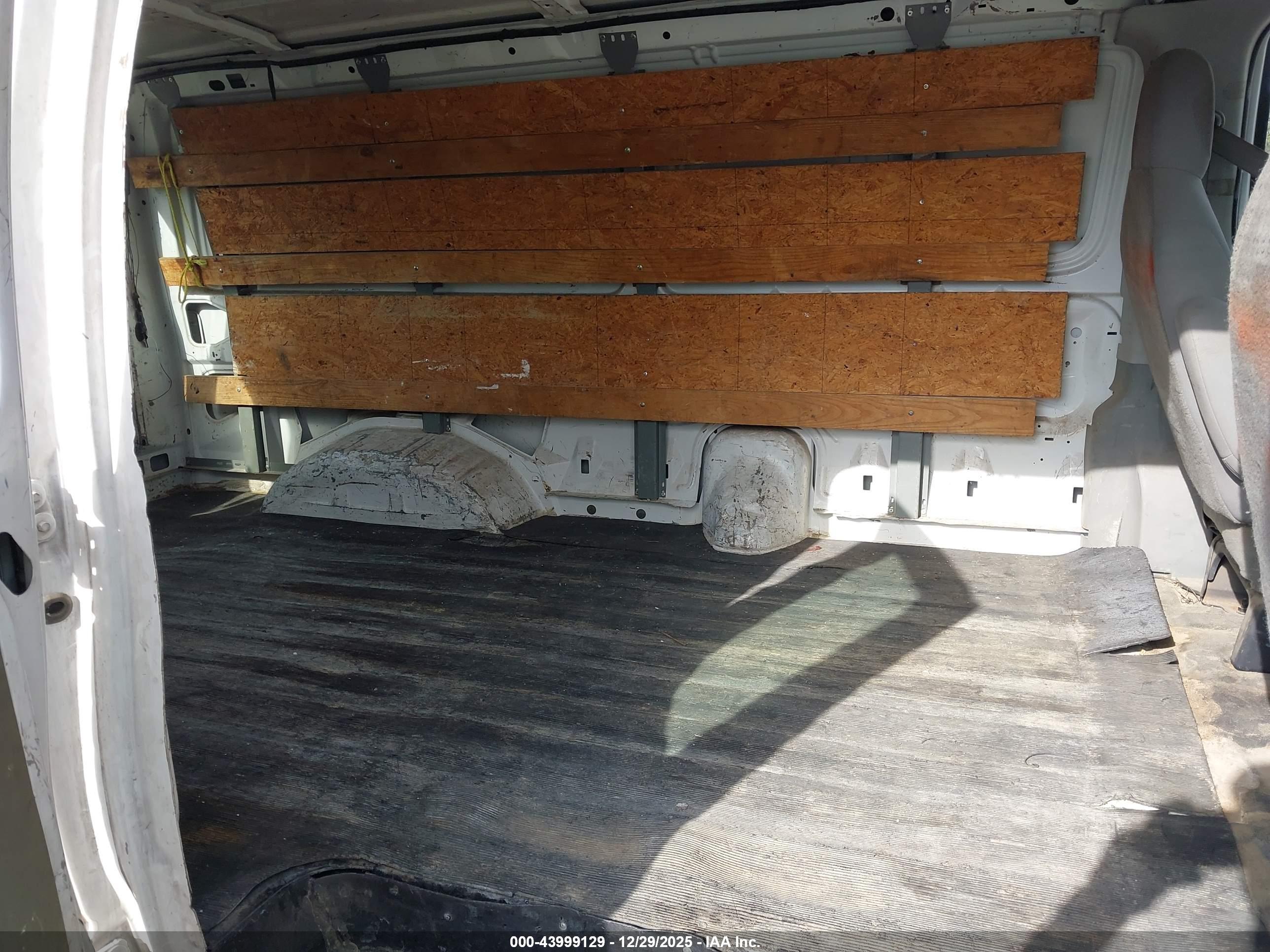 FORD E-250 image 8