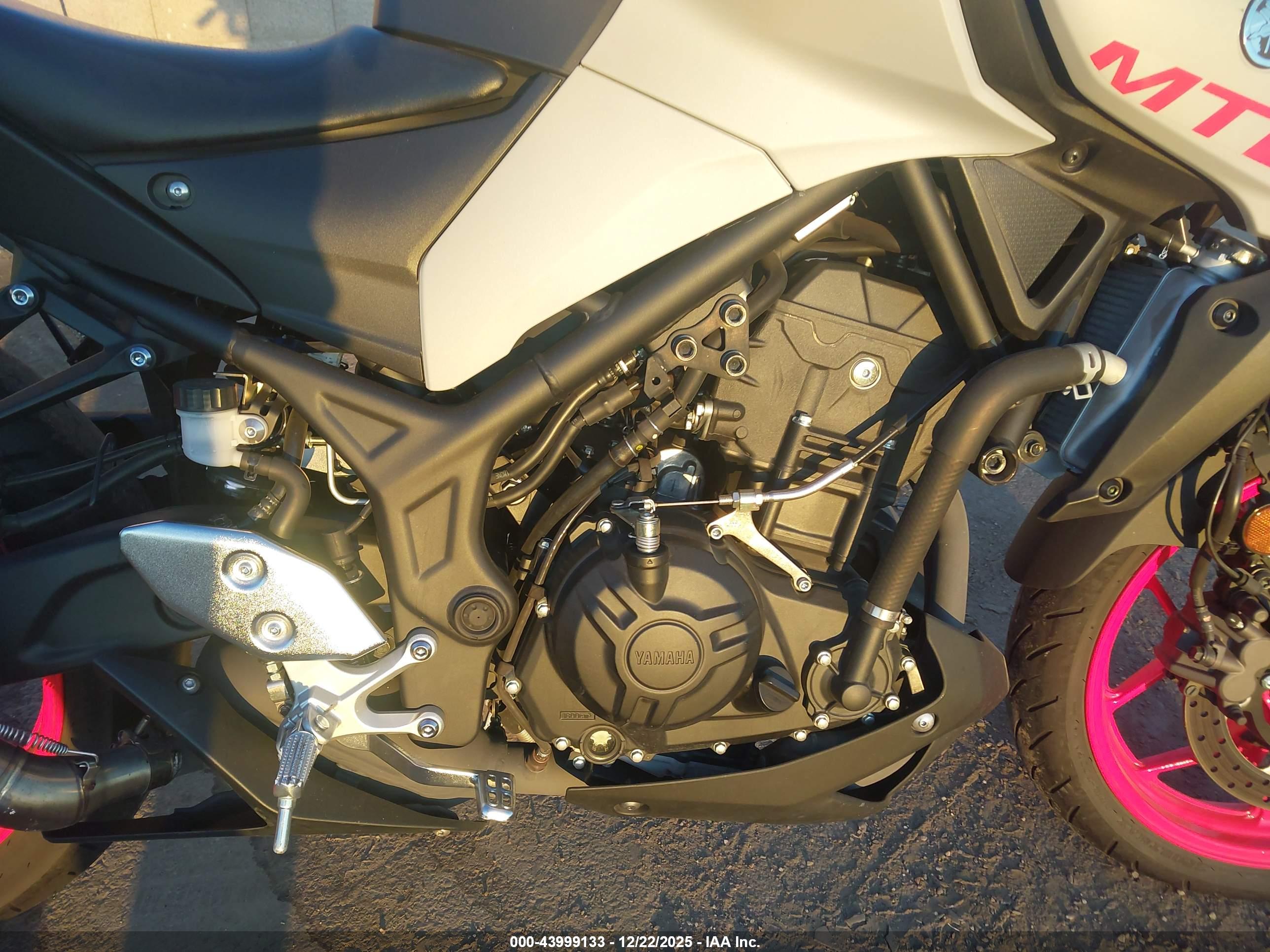YAMAHA MT-03 image 8