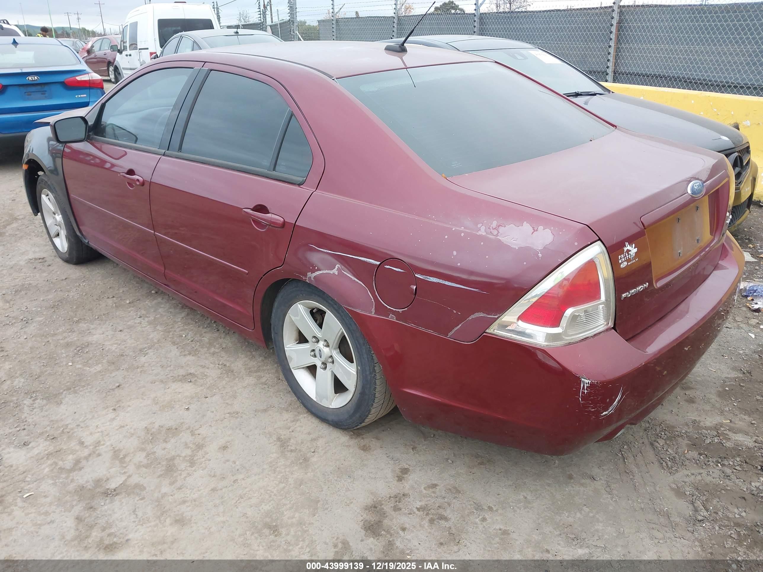 FORD FUSION image 3