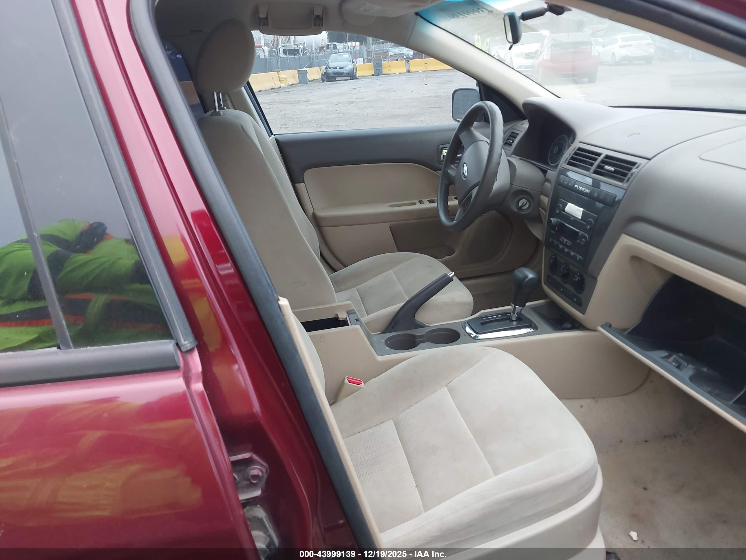 FORD FUSION image 5
