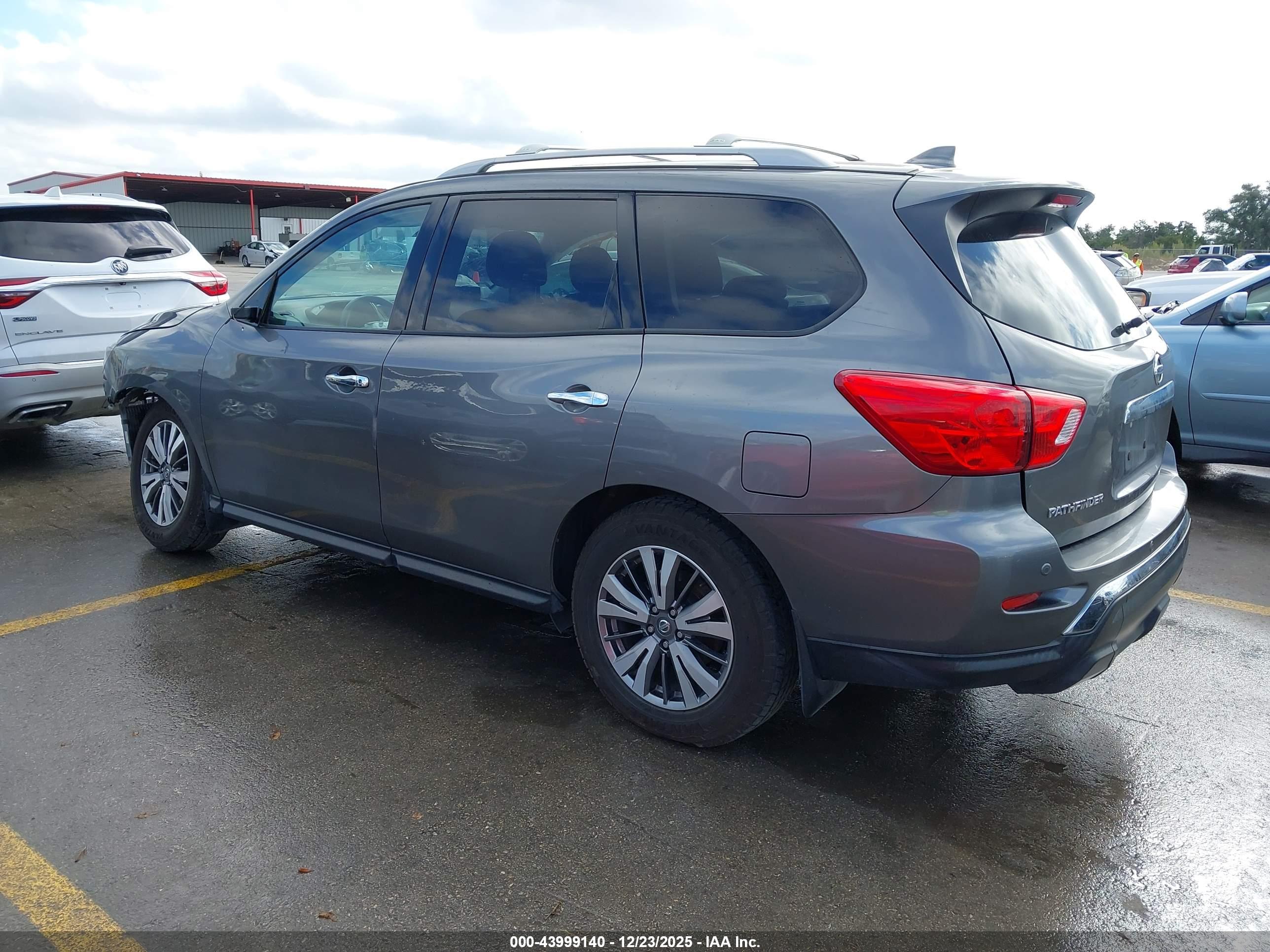 NISSAN PATHFINDER image 3