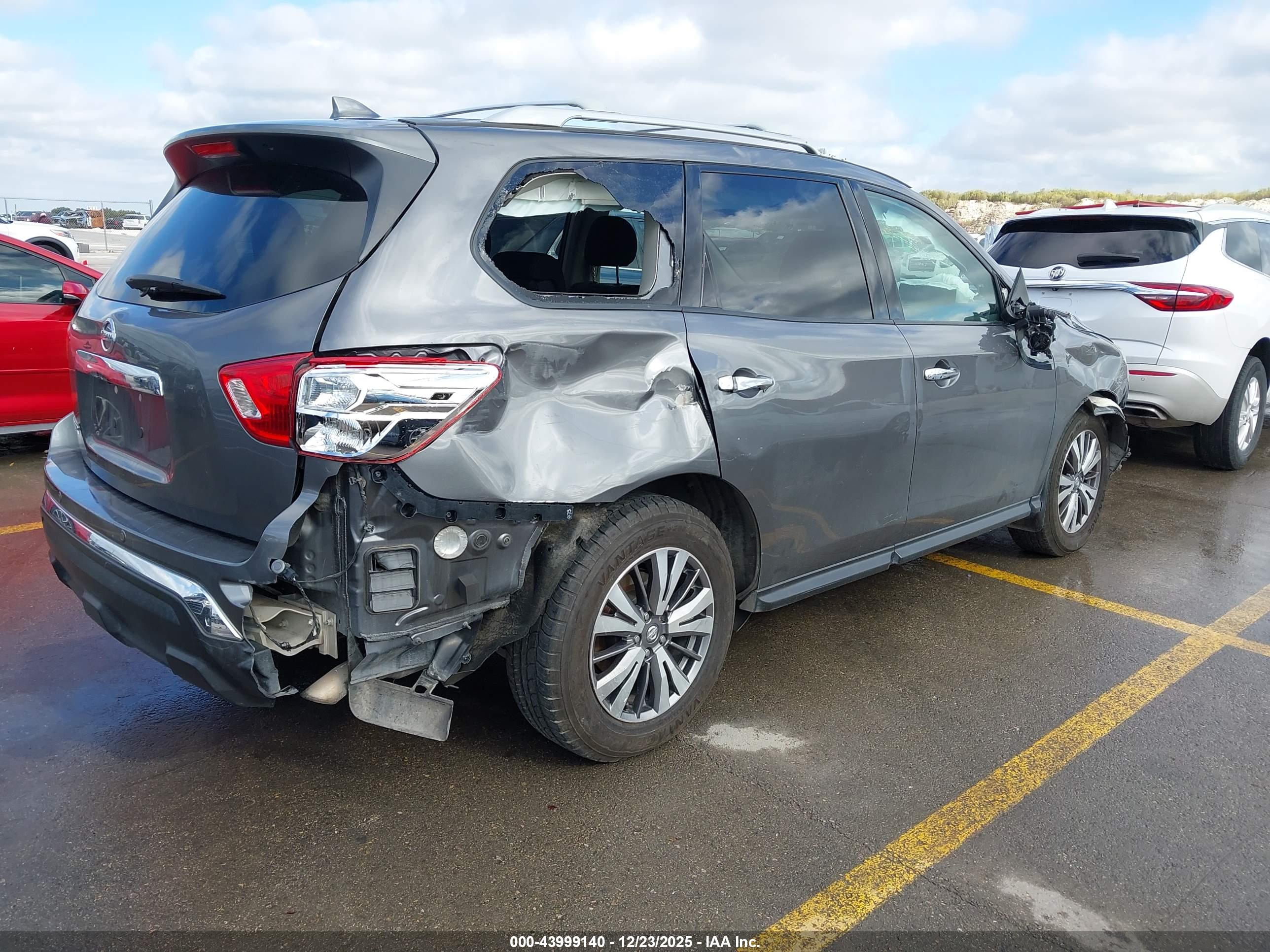NISSAN PATHFINDER image 4