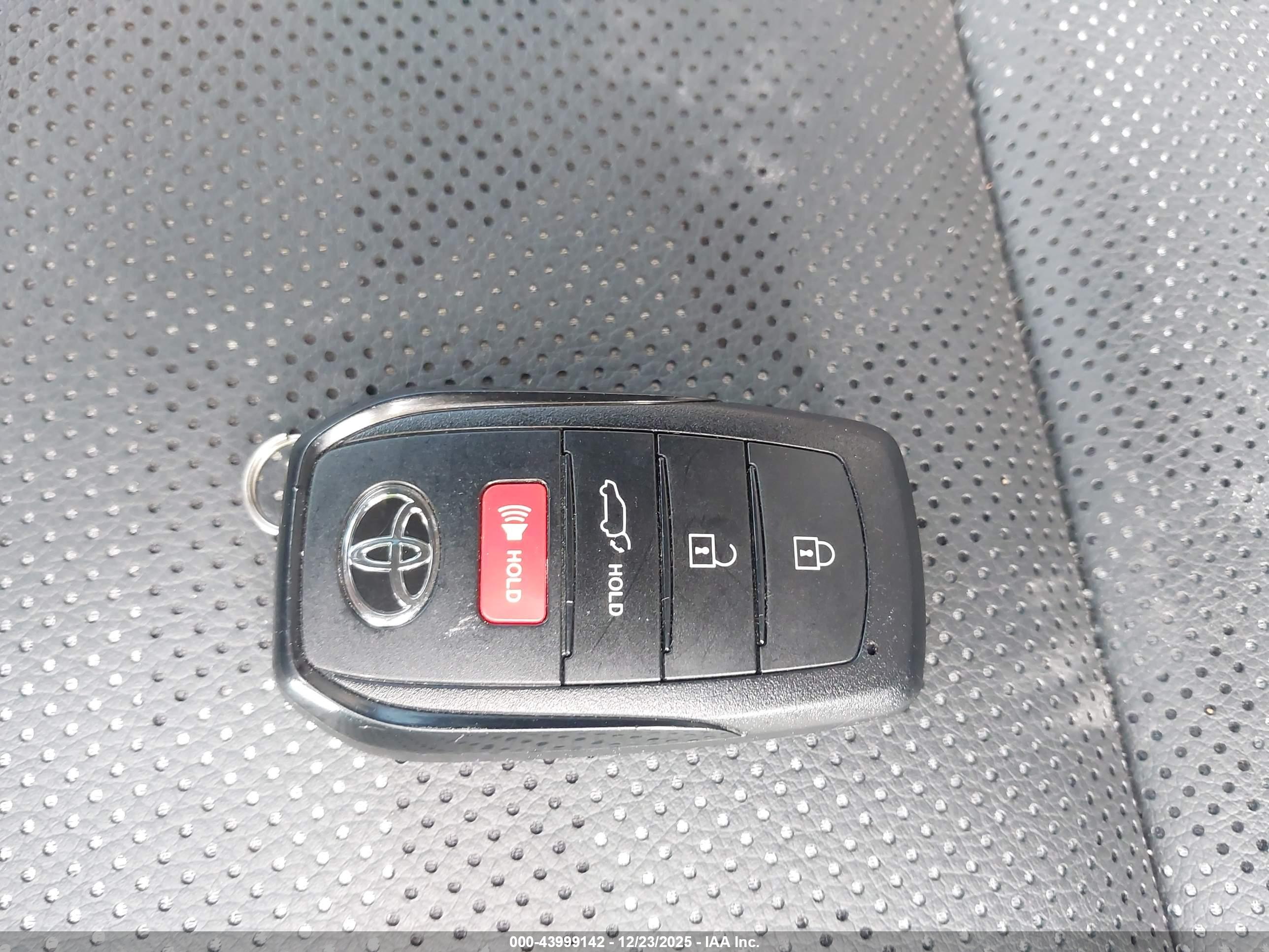 TOYOTA 4RUNNER image 11
