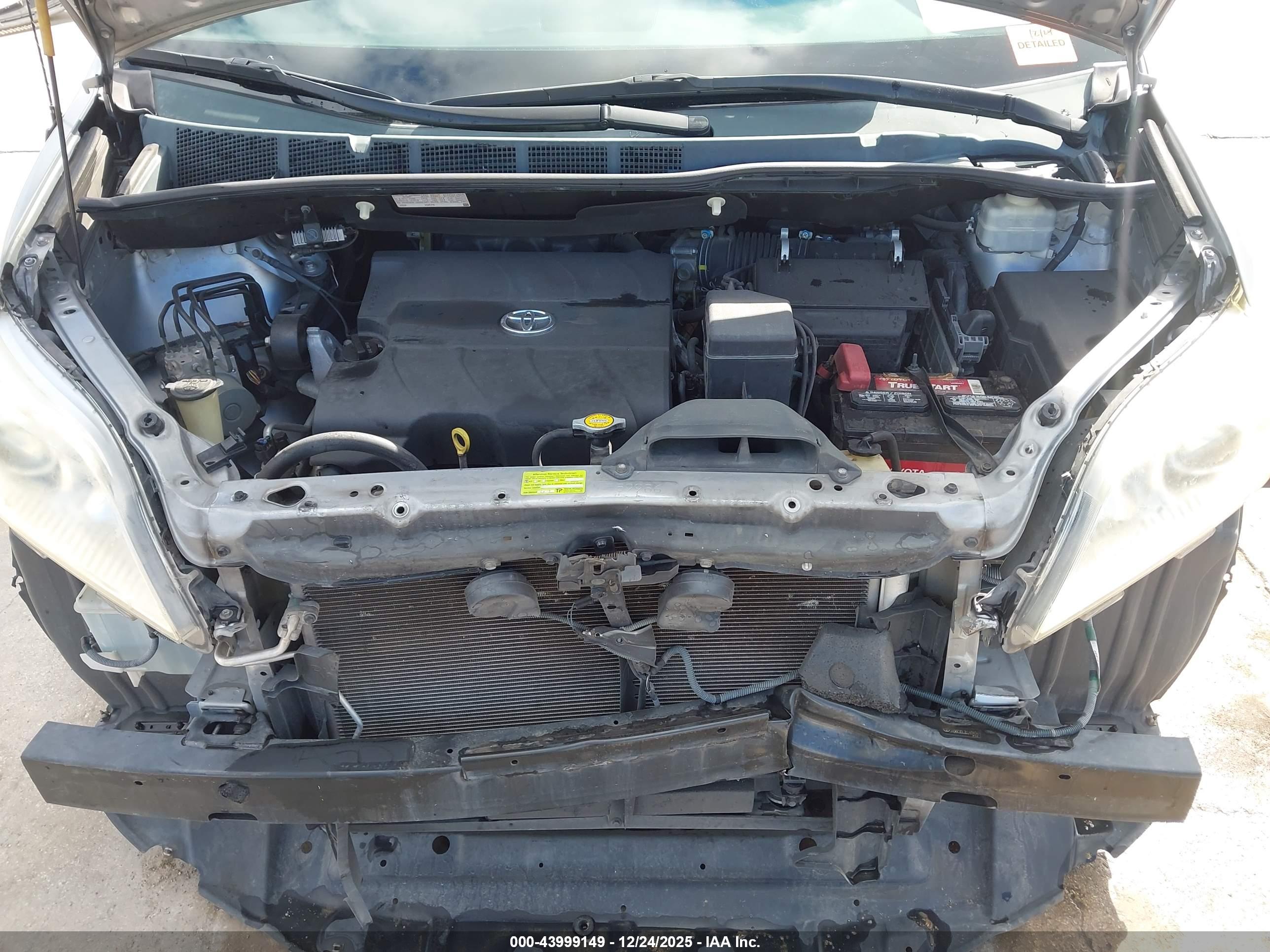 TOYOTA SIENNA image 10
