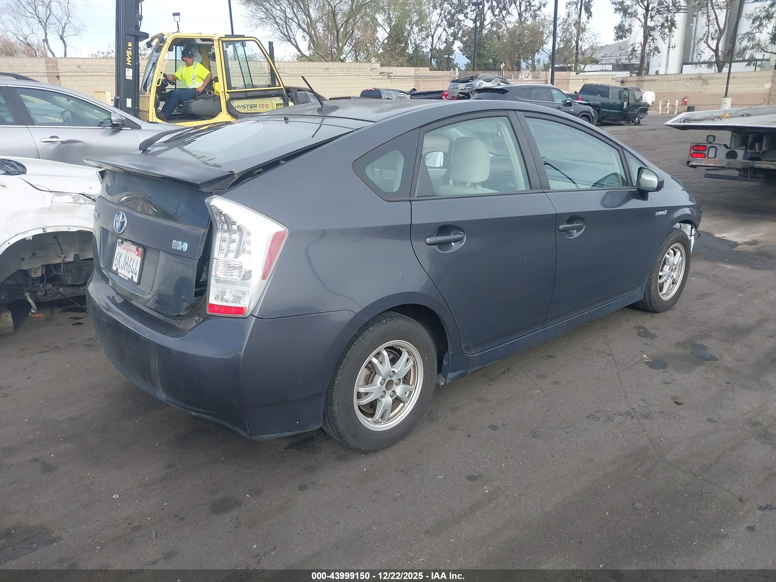 TOYOTA PRIUS image 4