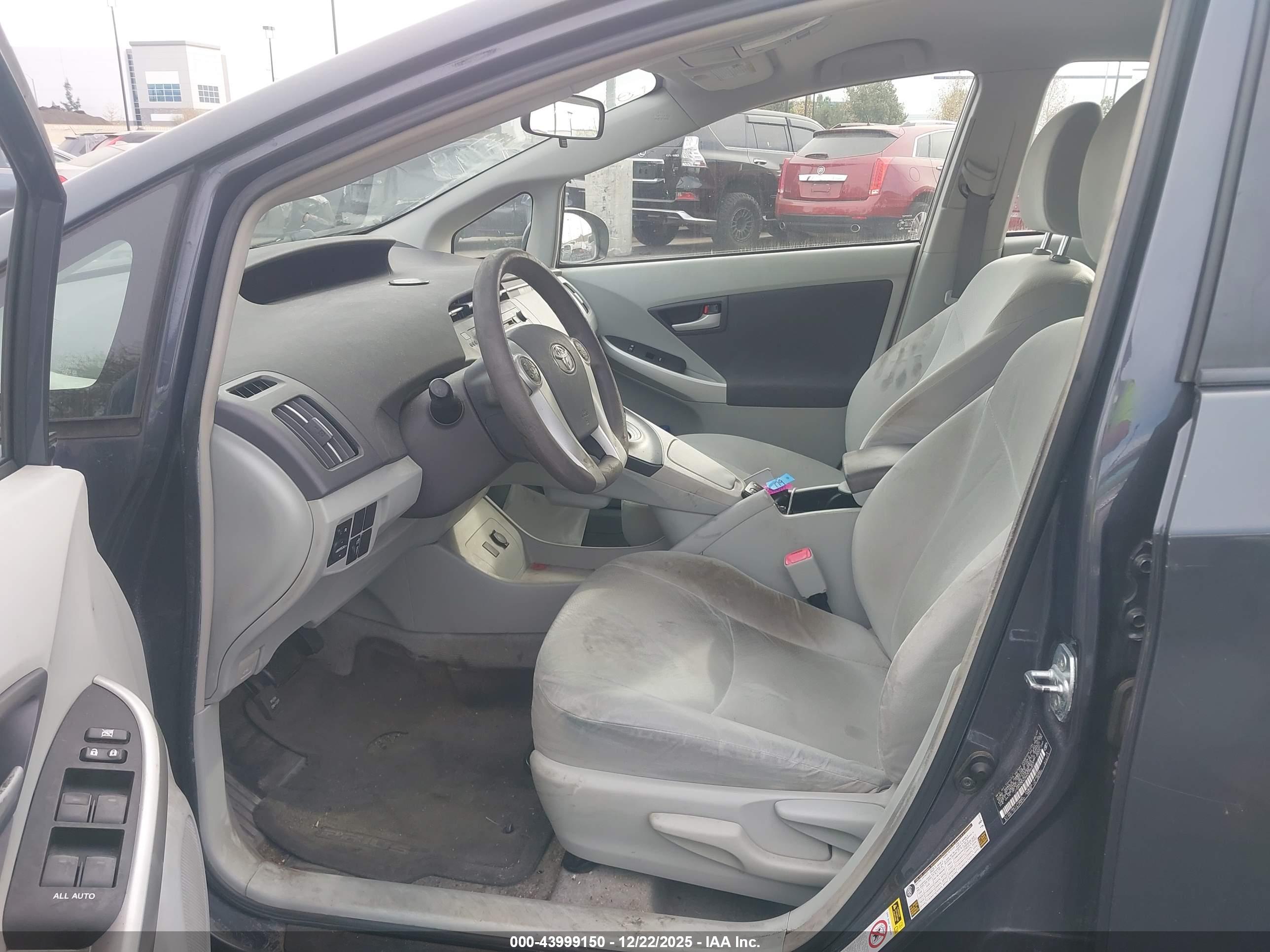 TOYOTA PRIUS image 5