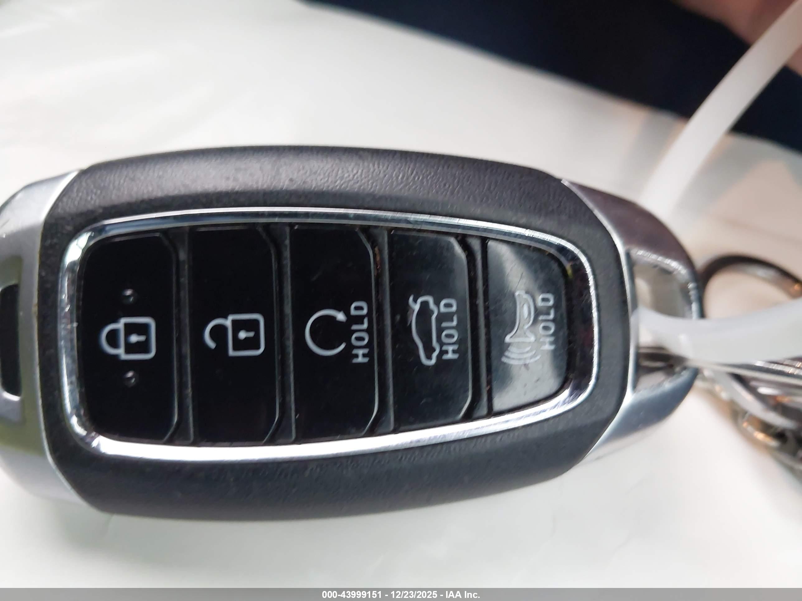 HYUNDAI ELANTRA image 11