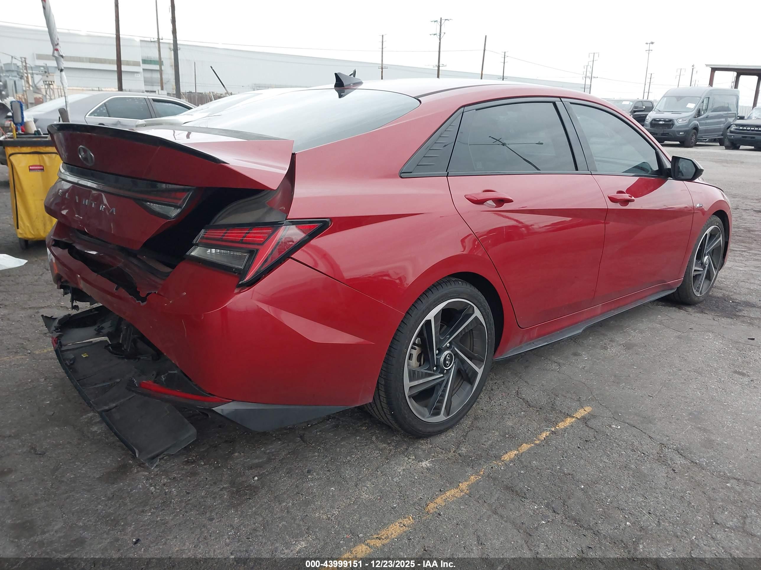 HYUNDAI ELANTRA image 4