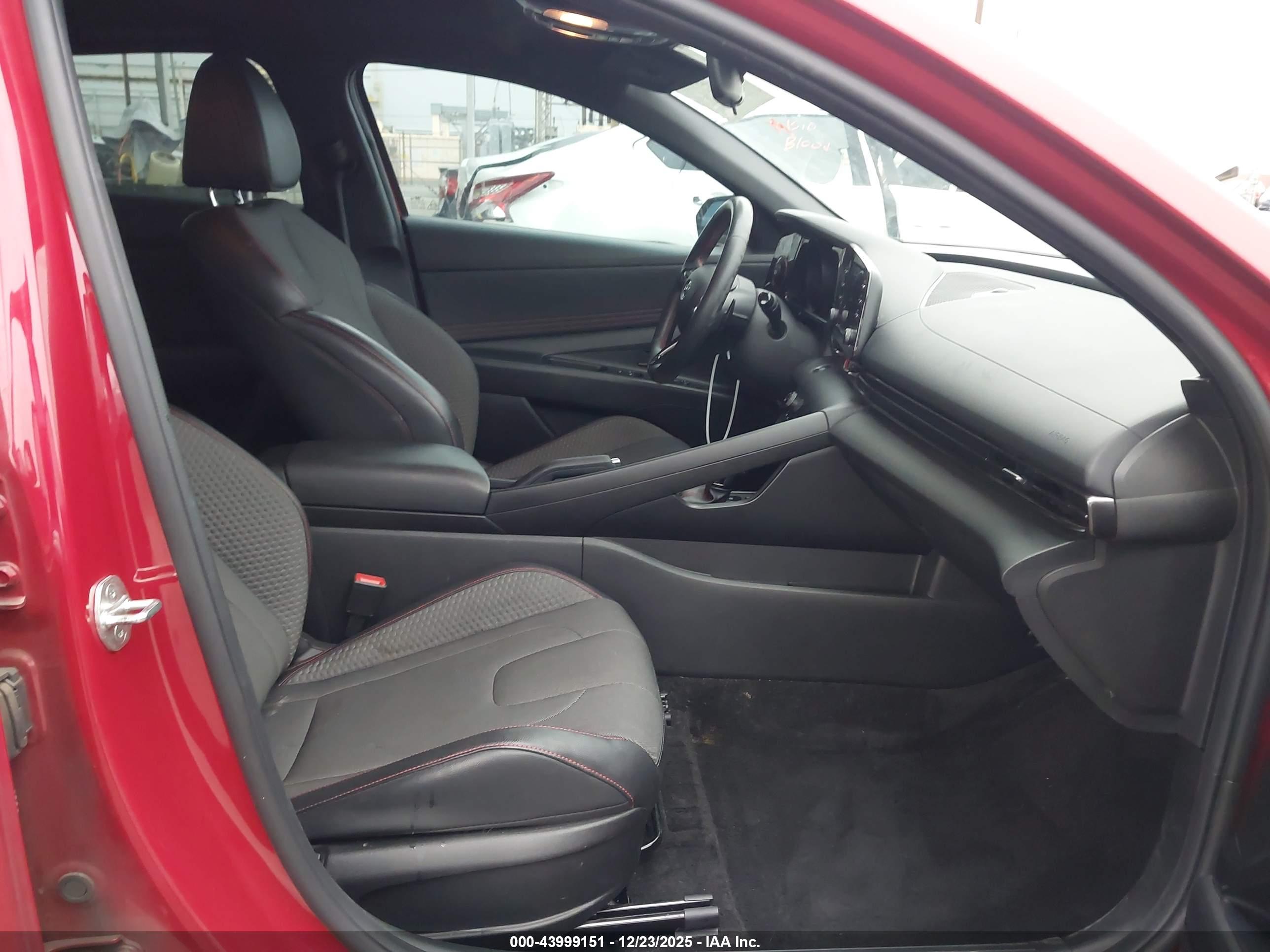 HYUNDAI ELANTRA image 5