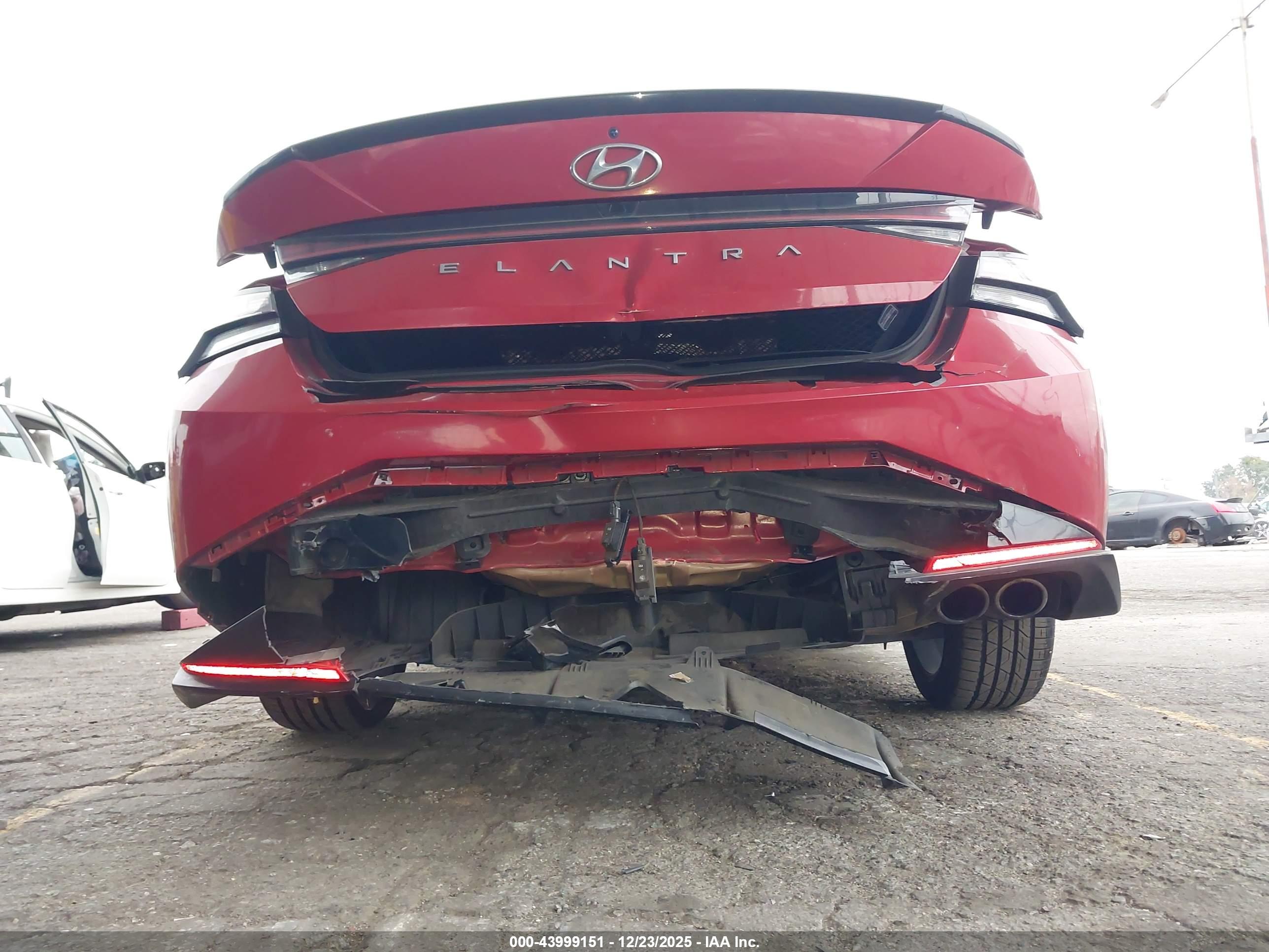 HYUNDAI ELANTRA image 6