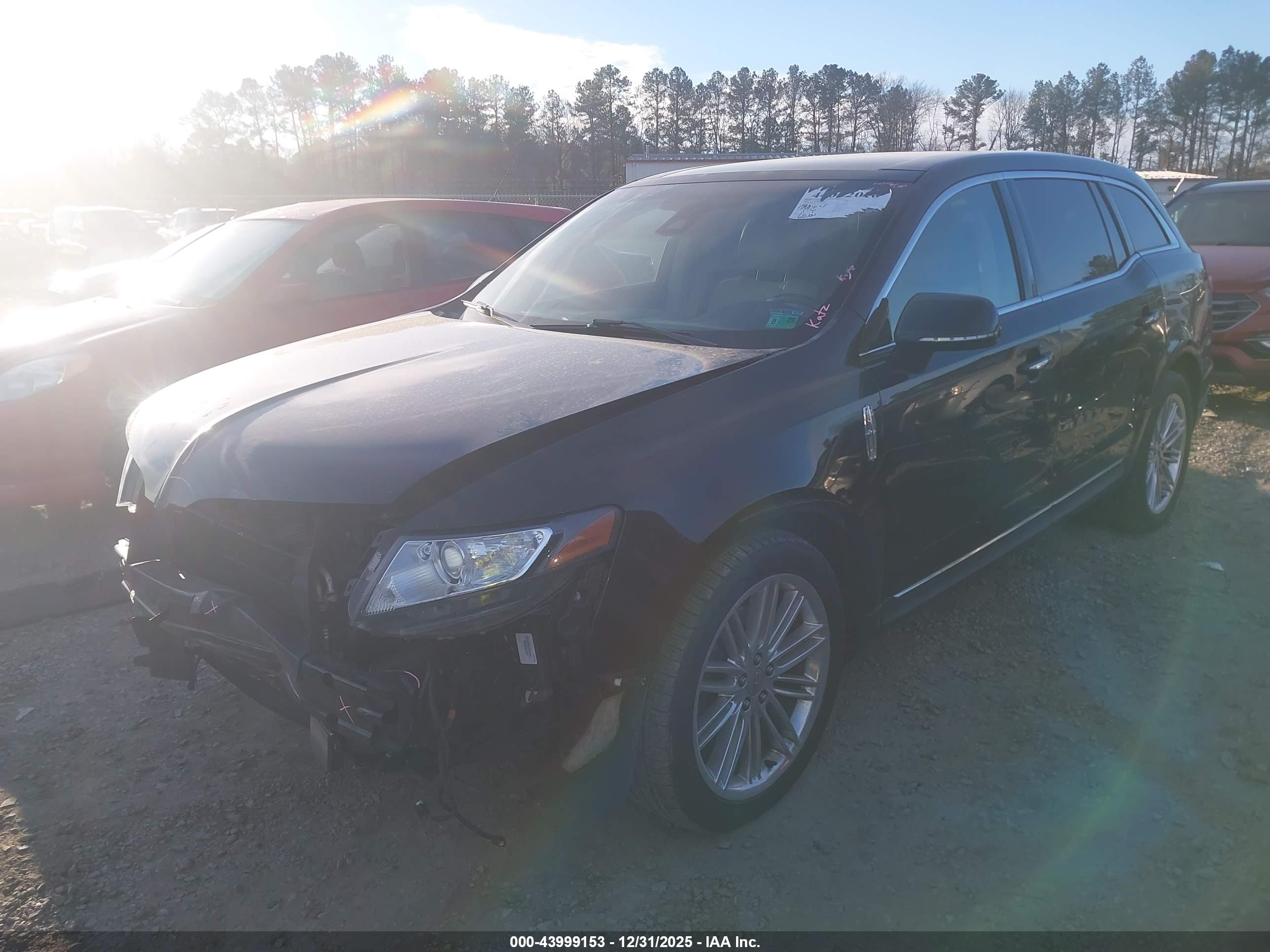 LINCOLN MKT image 2
