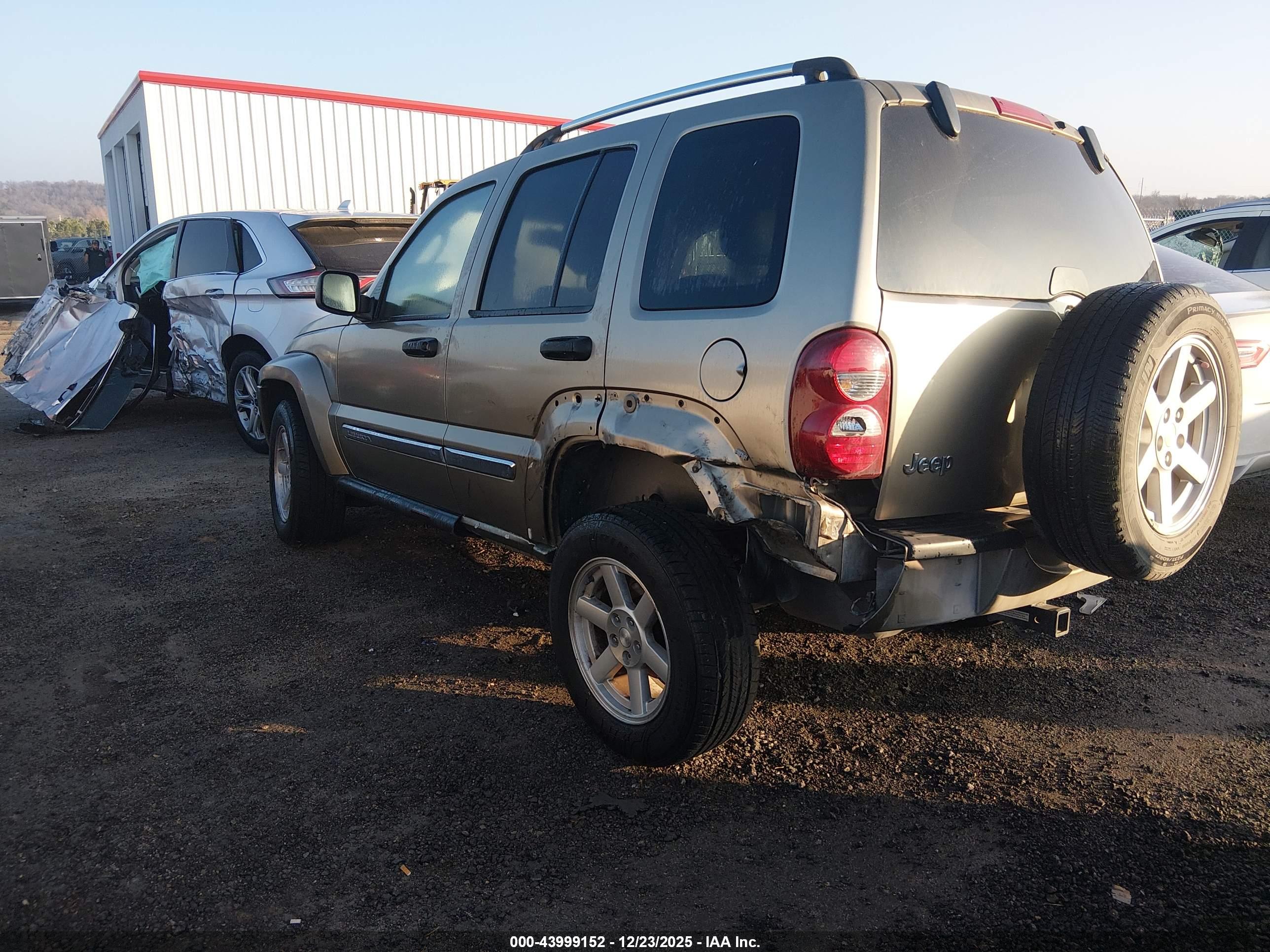JEEP LIBERTY image 3