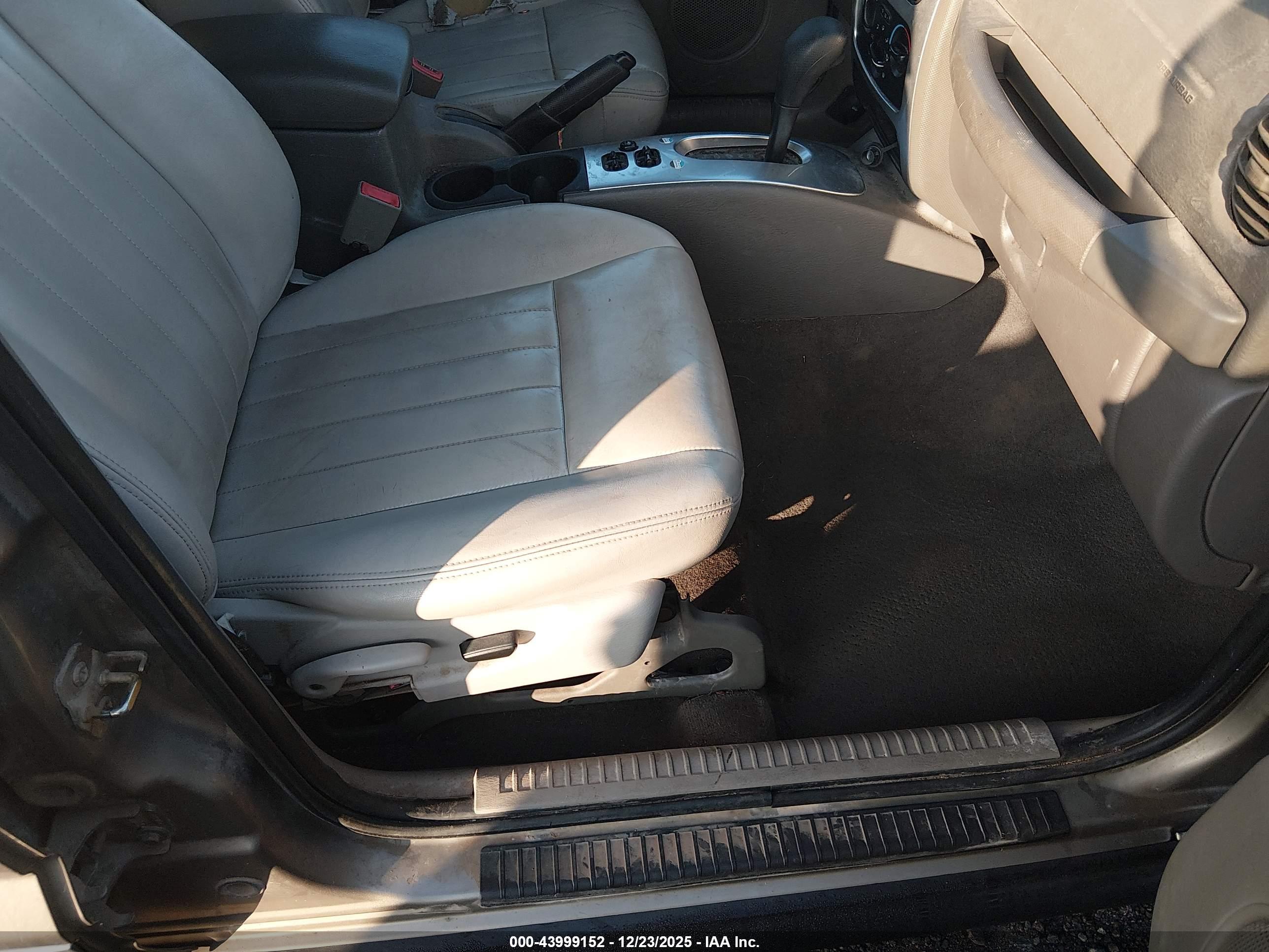 JEEP LIBERTY image 5
