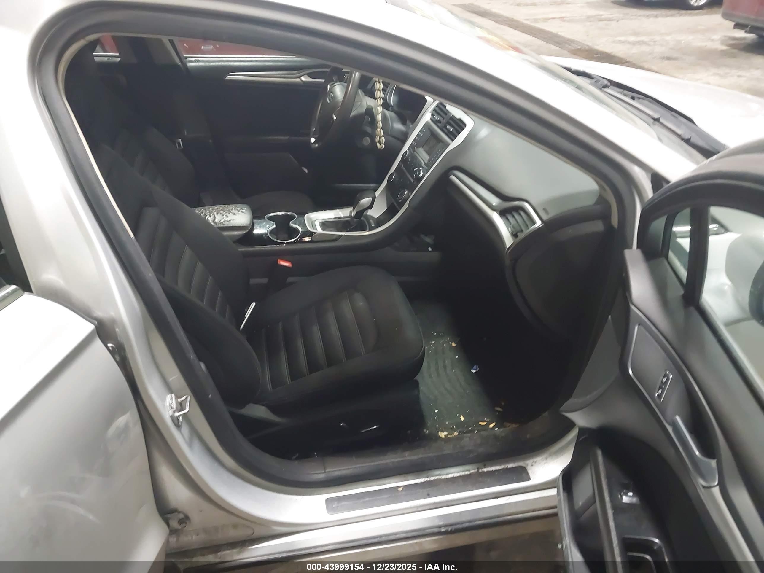 FORD FUSION image 5