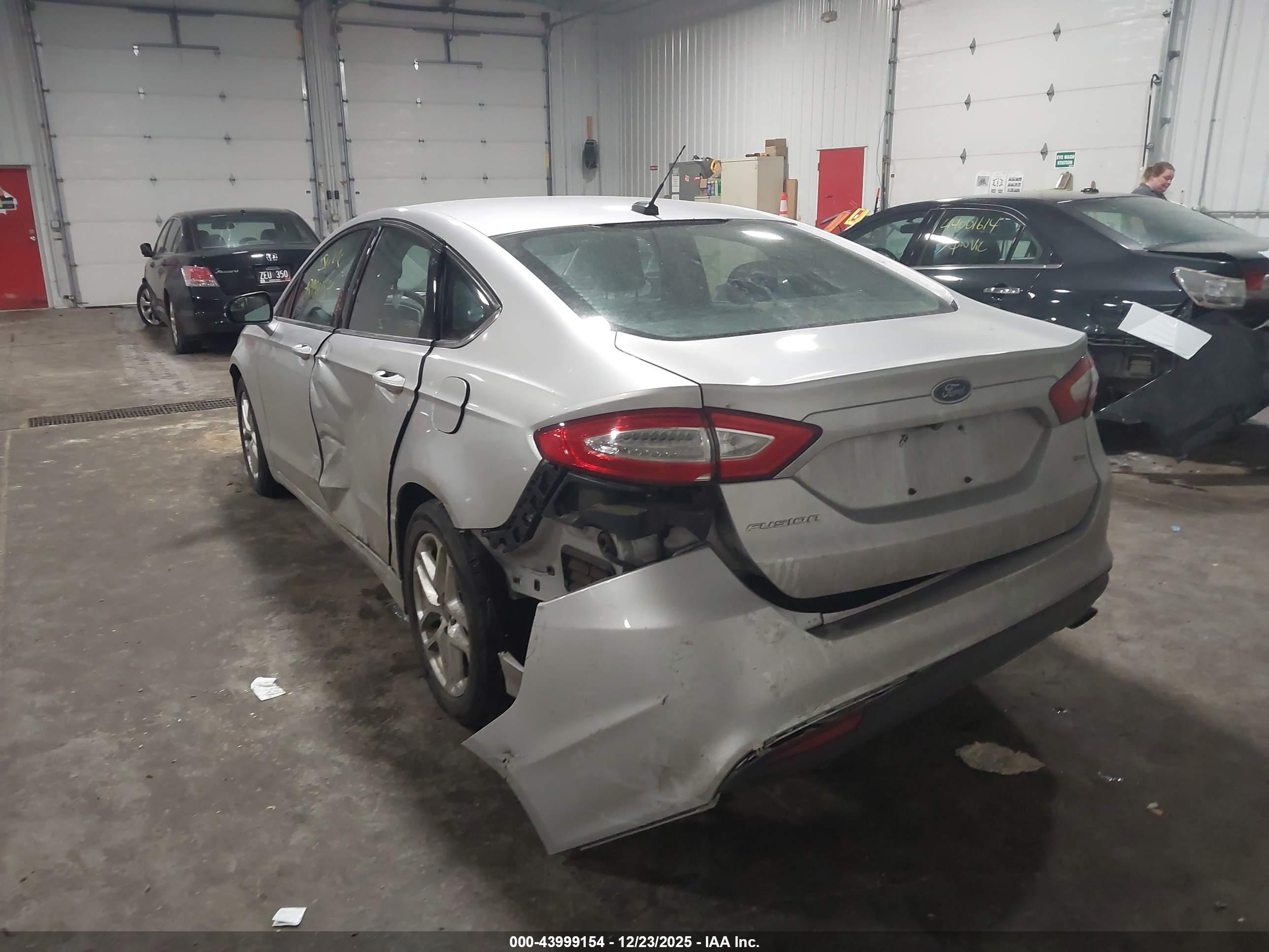 FORD FUSION image 6