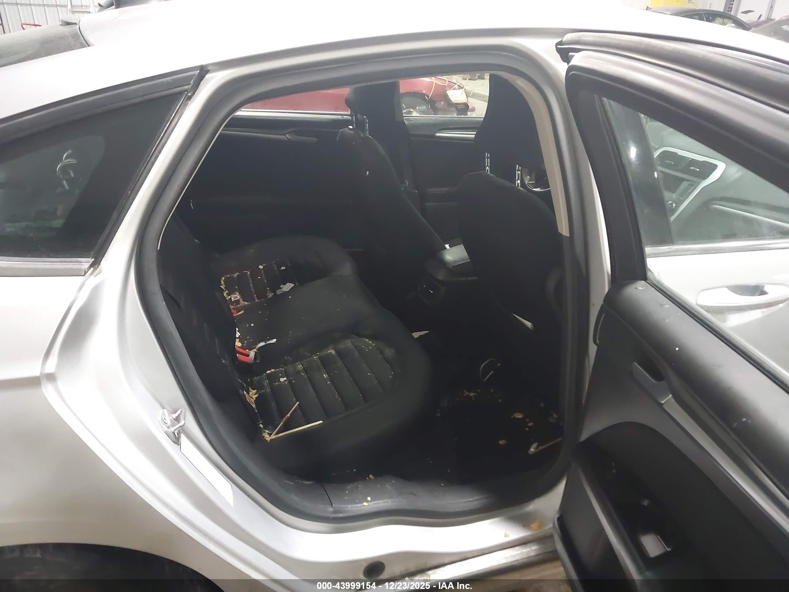 FORD FUSION image 8