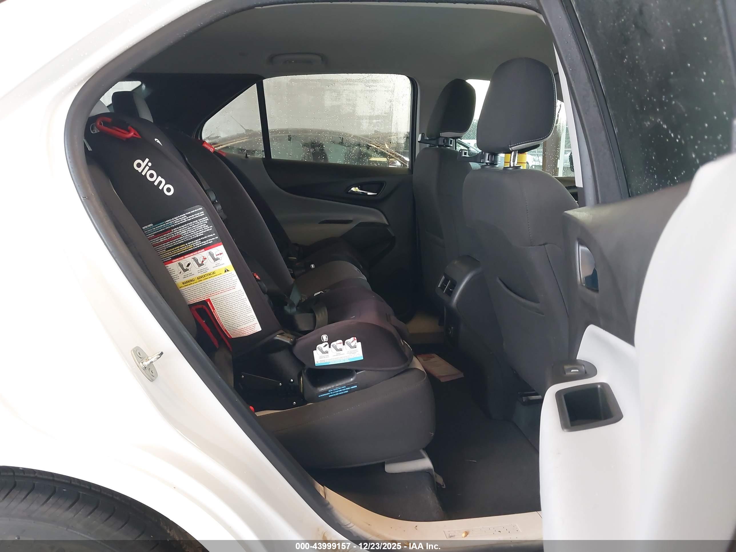 CHEVROLET EQUINOX image 8