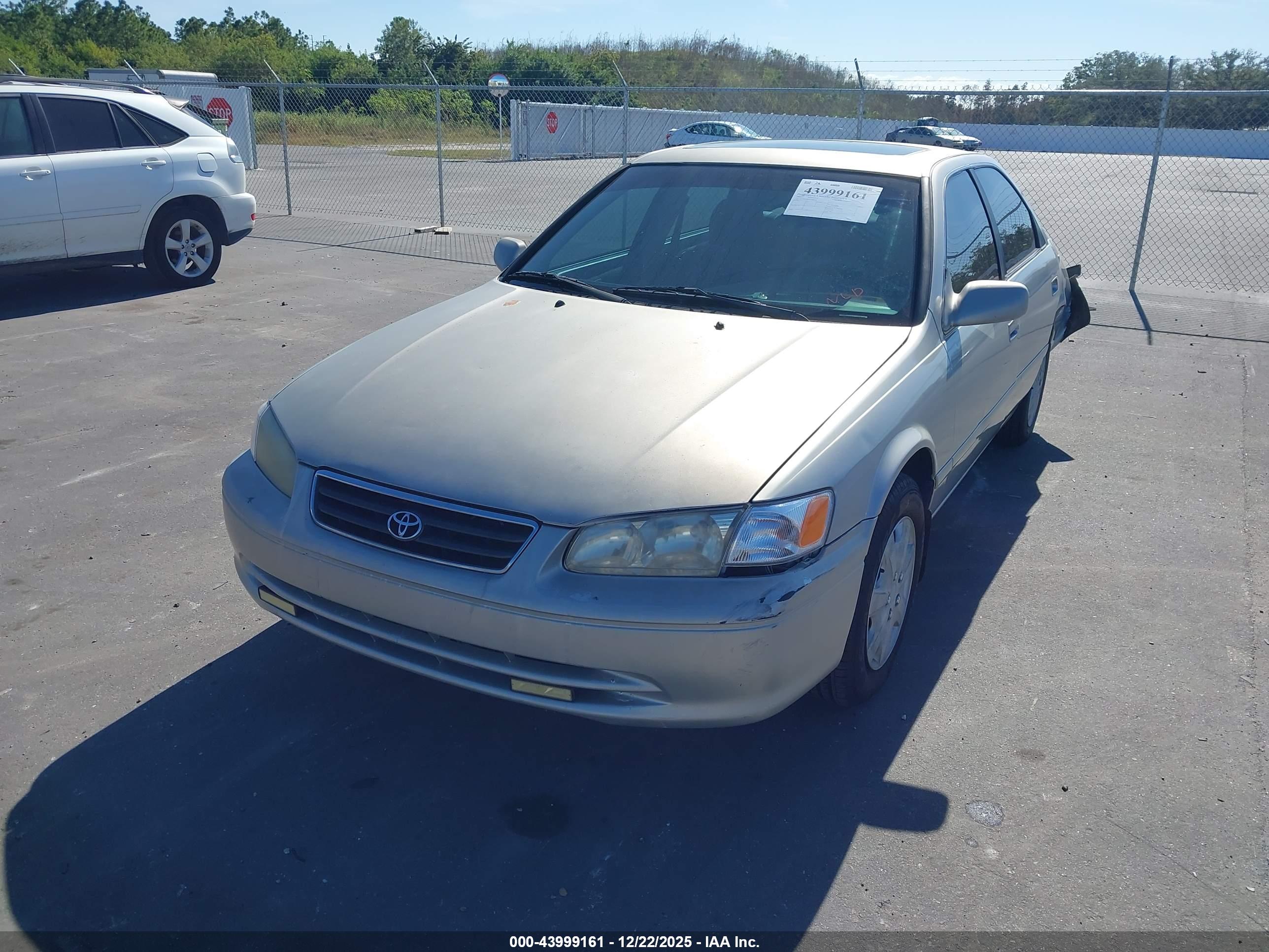 TOYOTA CAMRY image 2