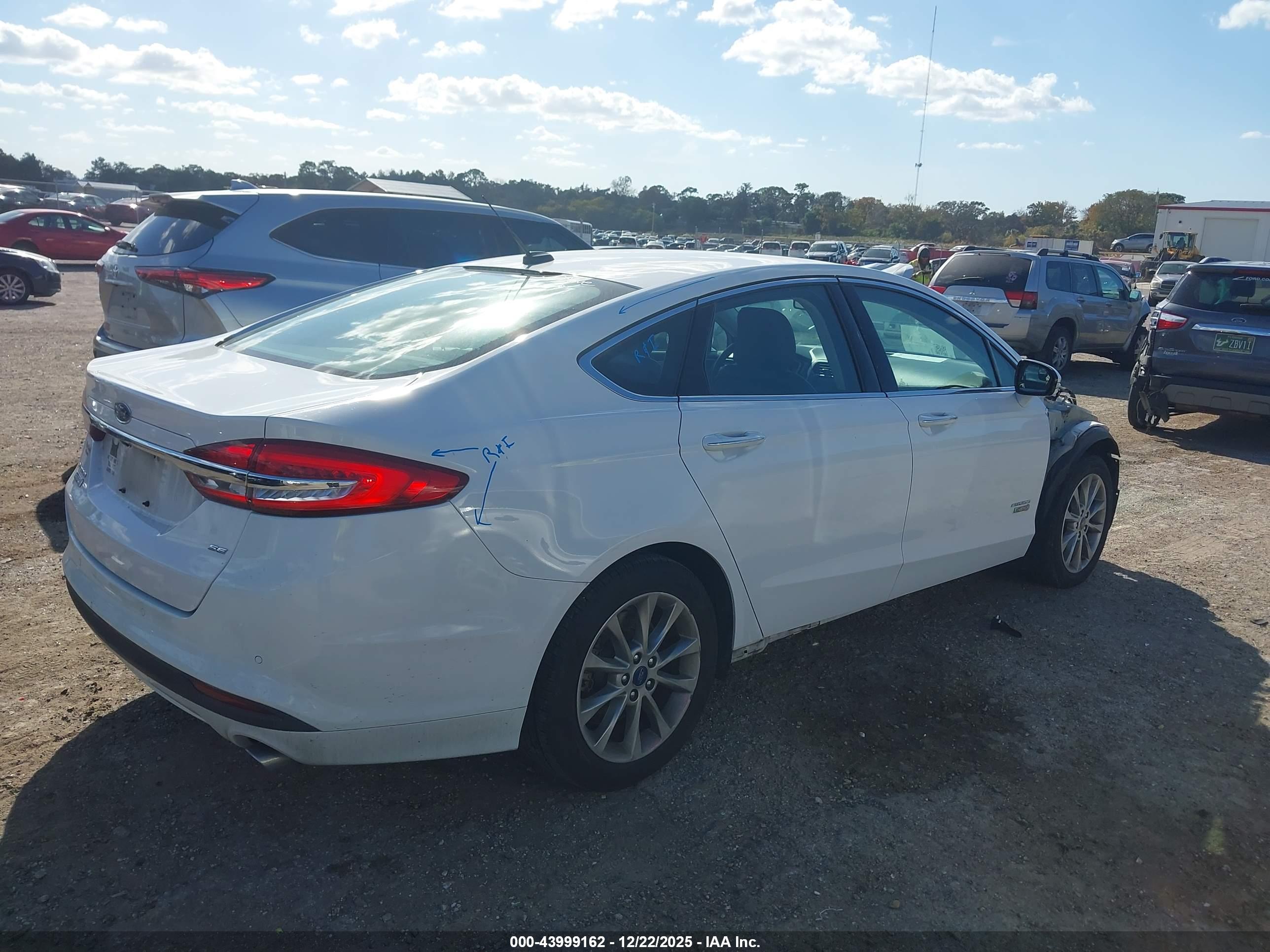FORD FUSION image 4