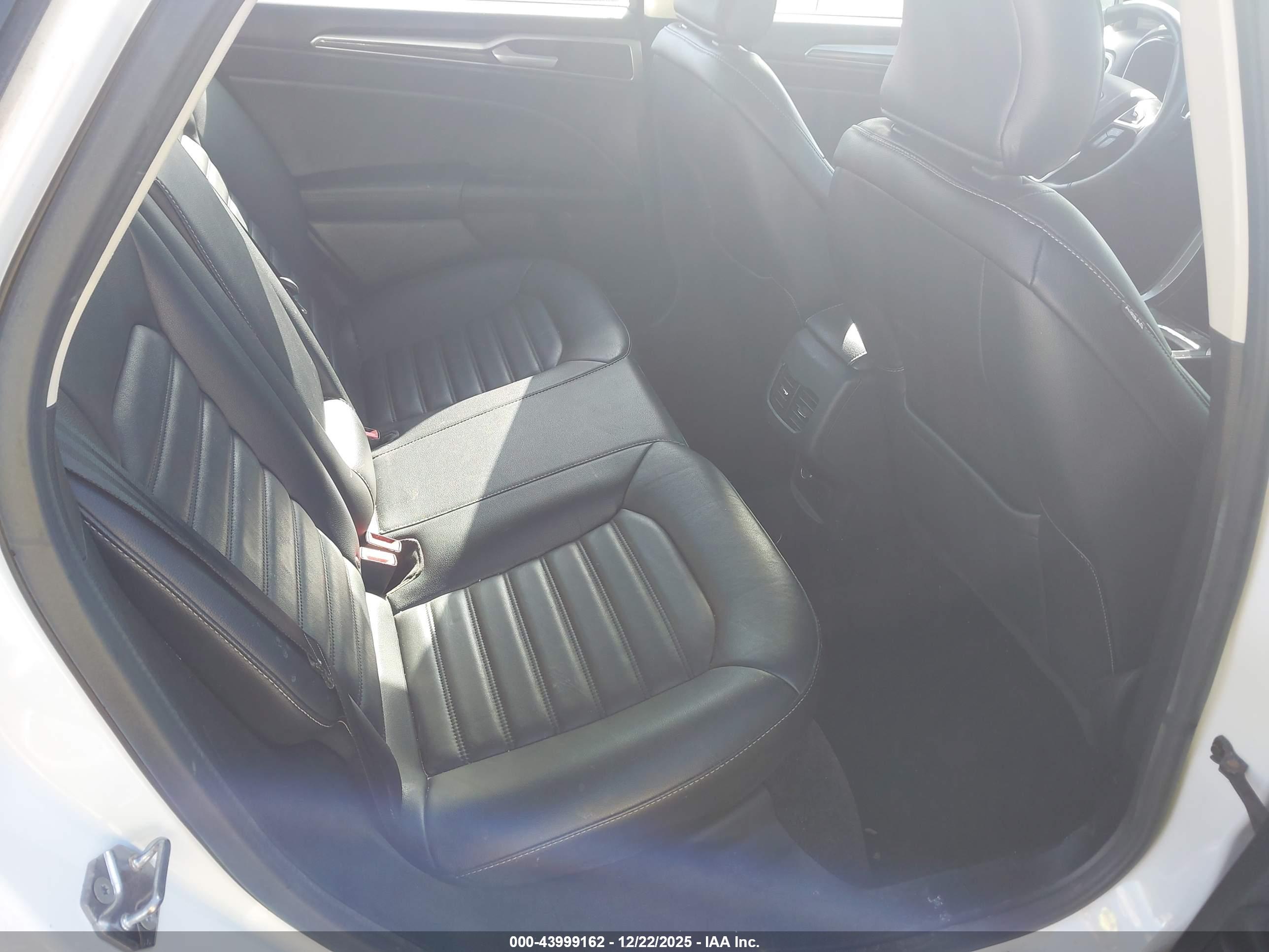 FORD FUSION image 8