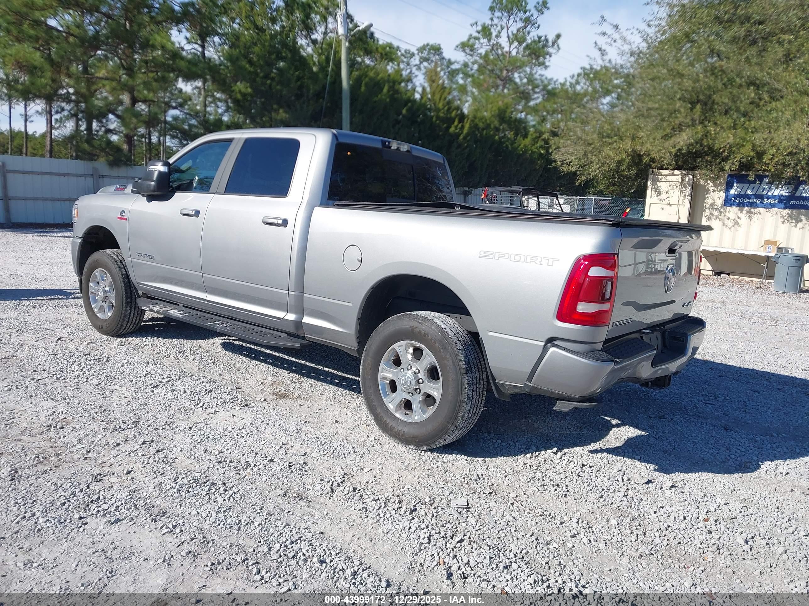 RAM 2500 image 3