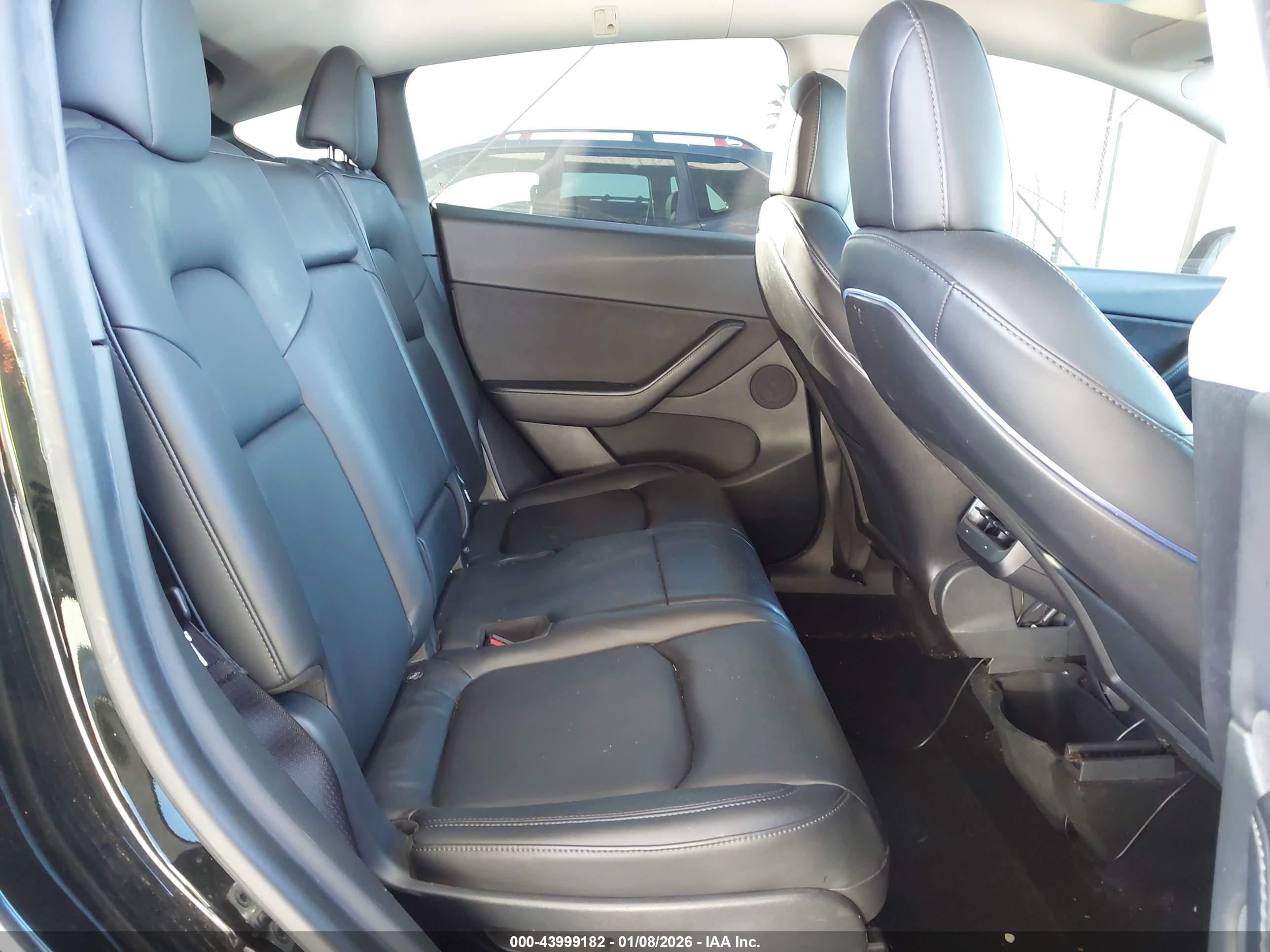 TESLA MODEL image 8
