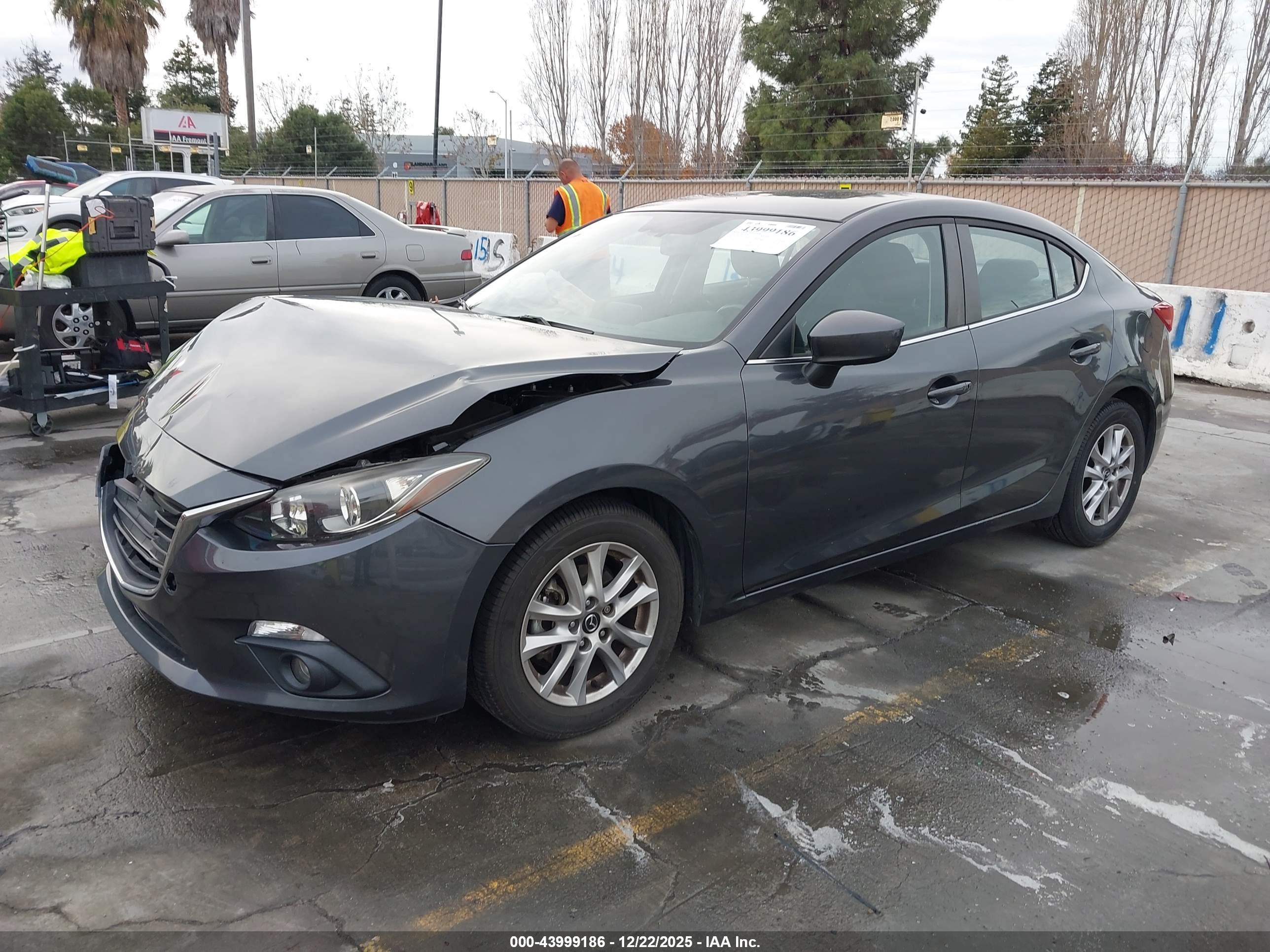 MAZDA MAZDA3 image 2