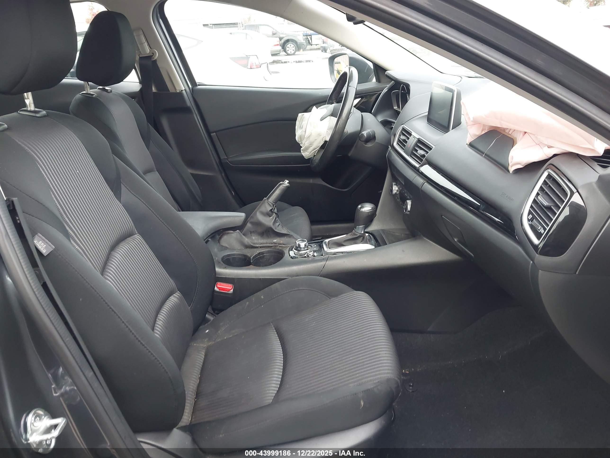 MAZDA MAZDA3 image 5
