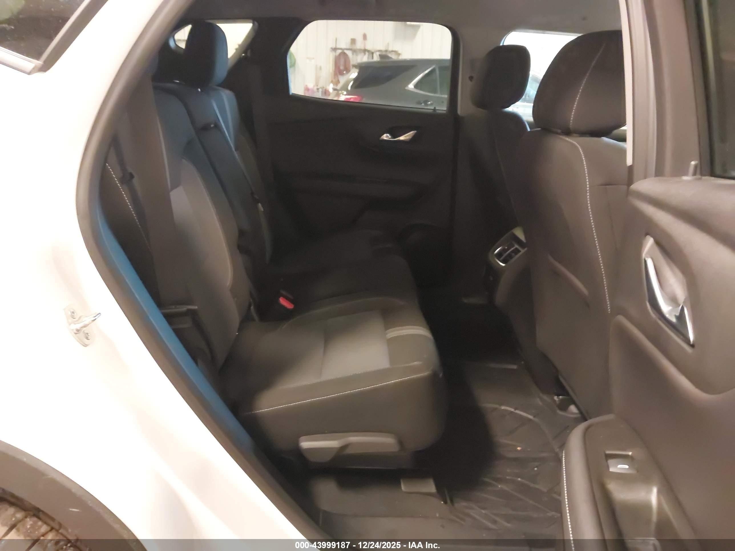 CHEVROLET BLAZER image 8