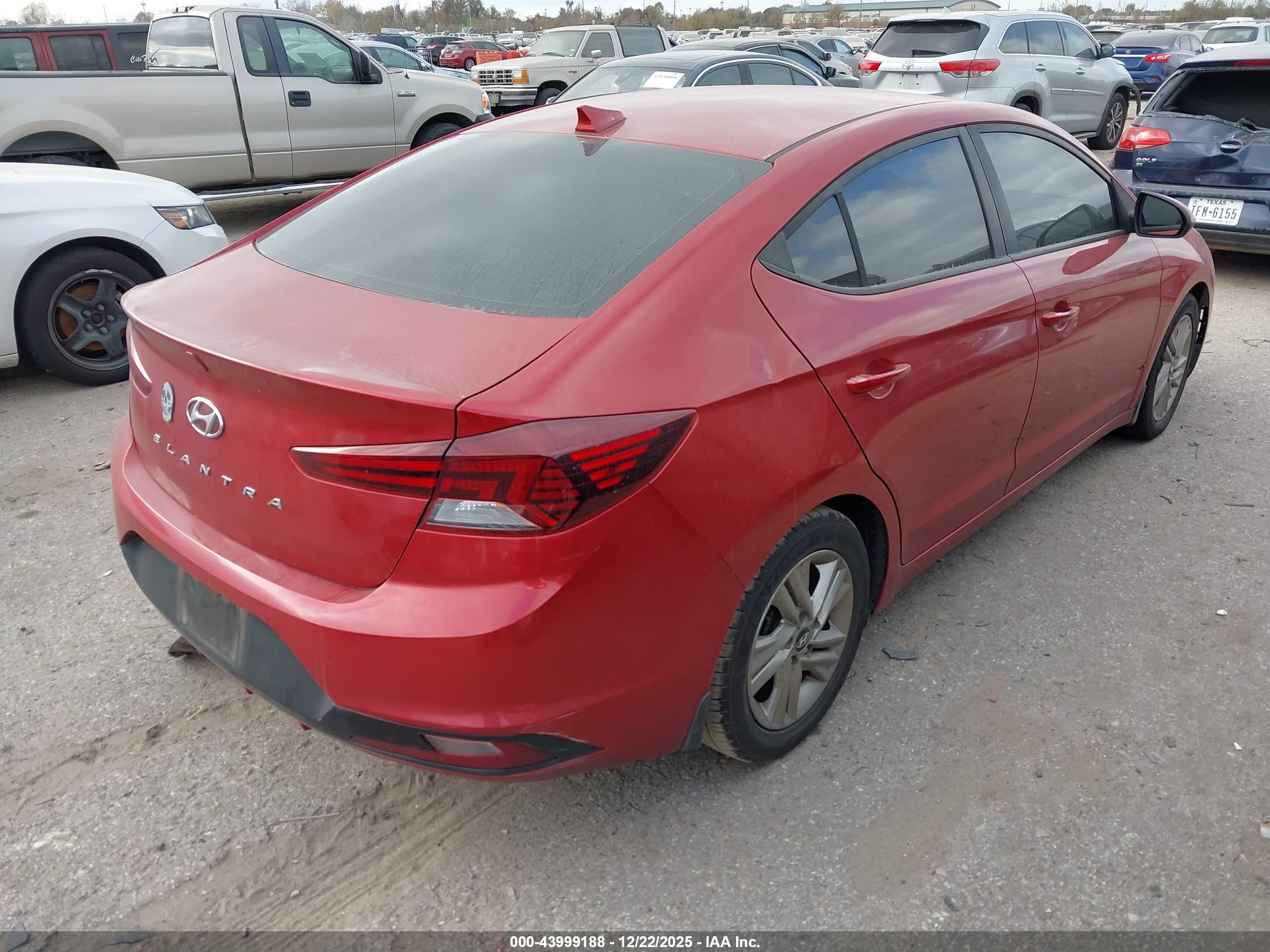 HYUNDAI ELANTRA image 4