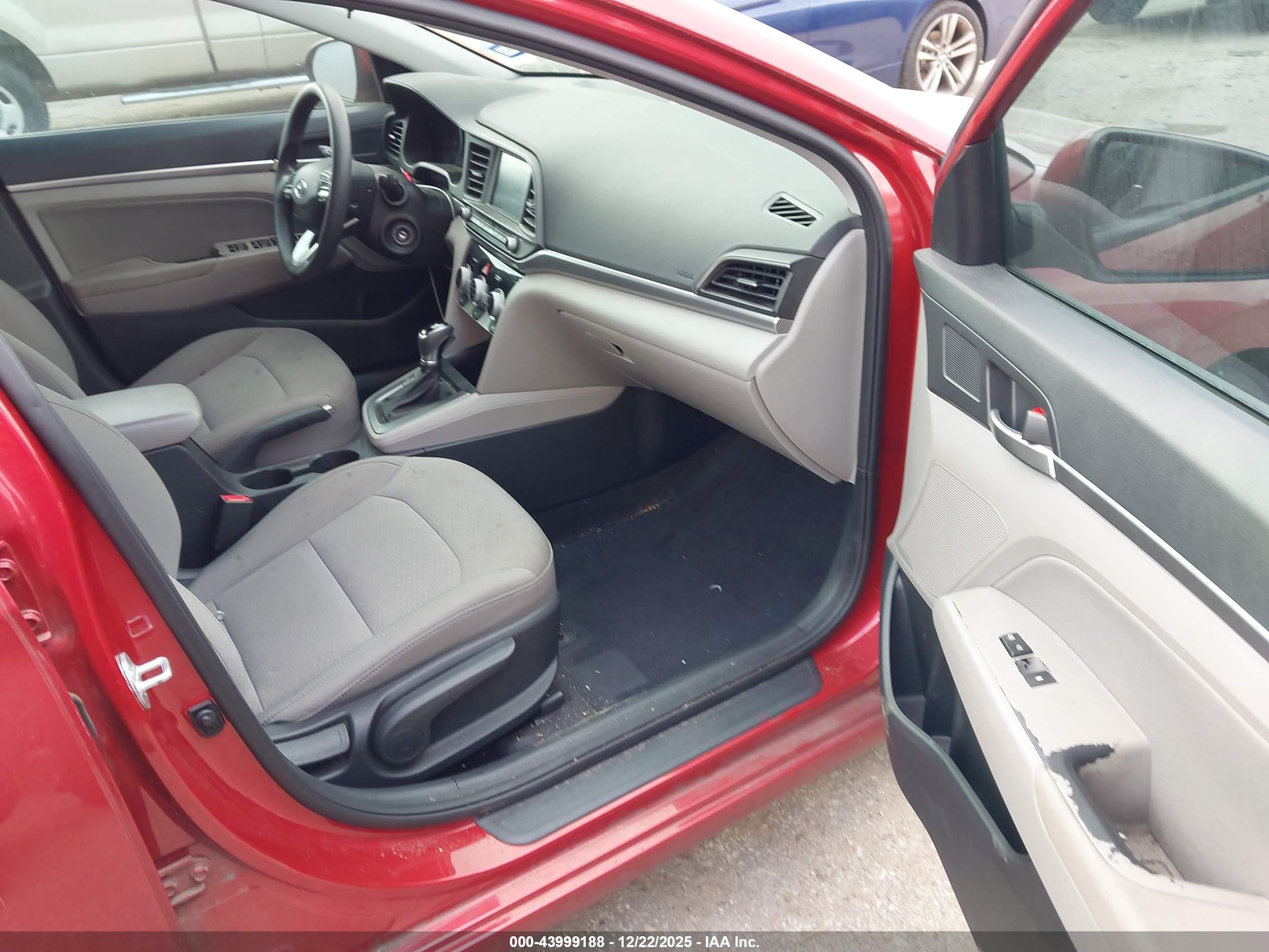 HYUNDAI ELANTRA image 5