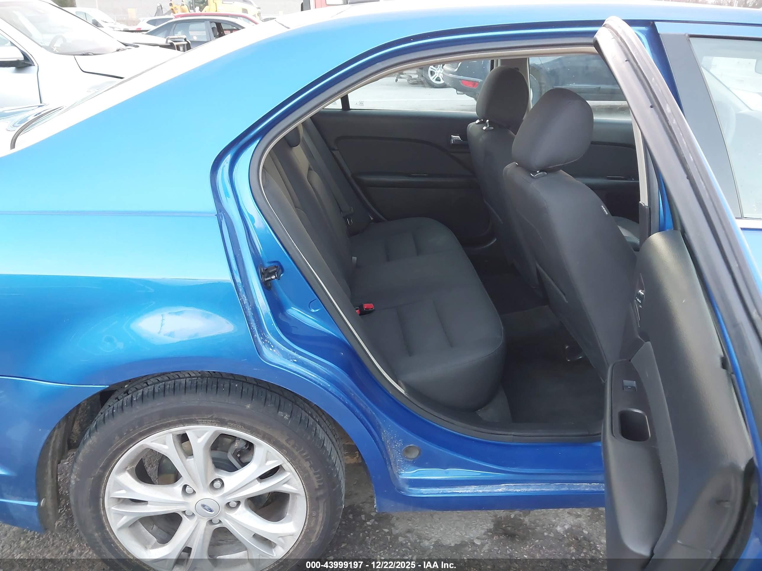 FORD FUSION image 8