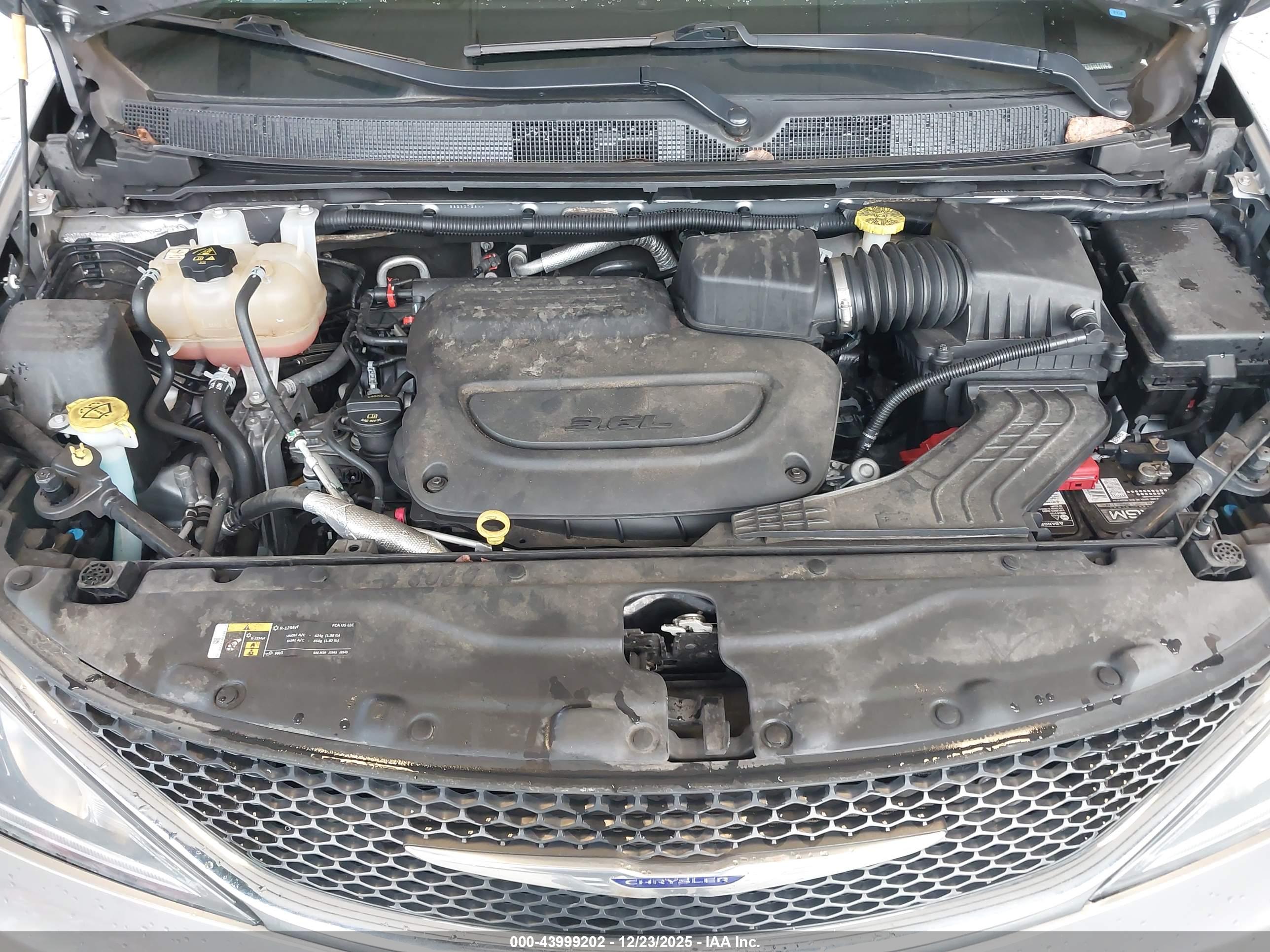 CHRYSLER PACIFICA image 10