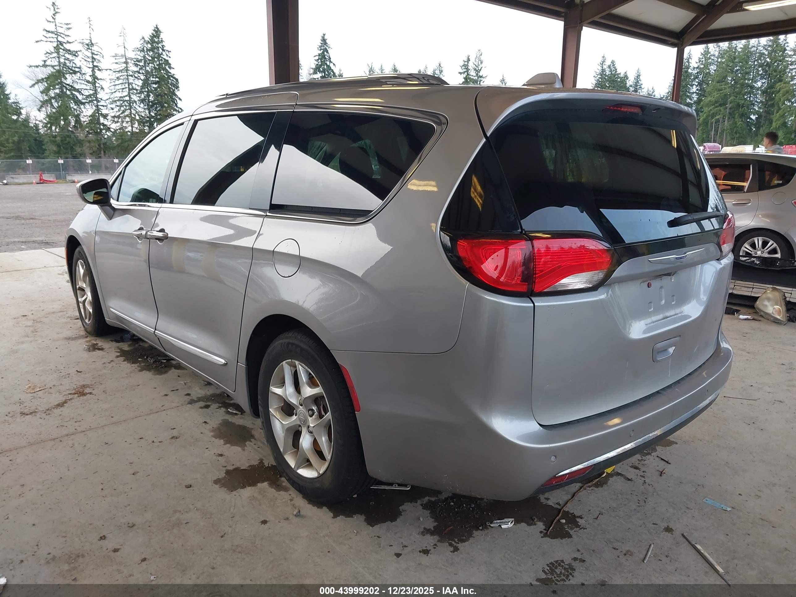 CHRYSLER PACIFICA image 3