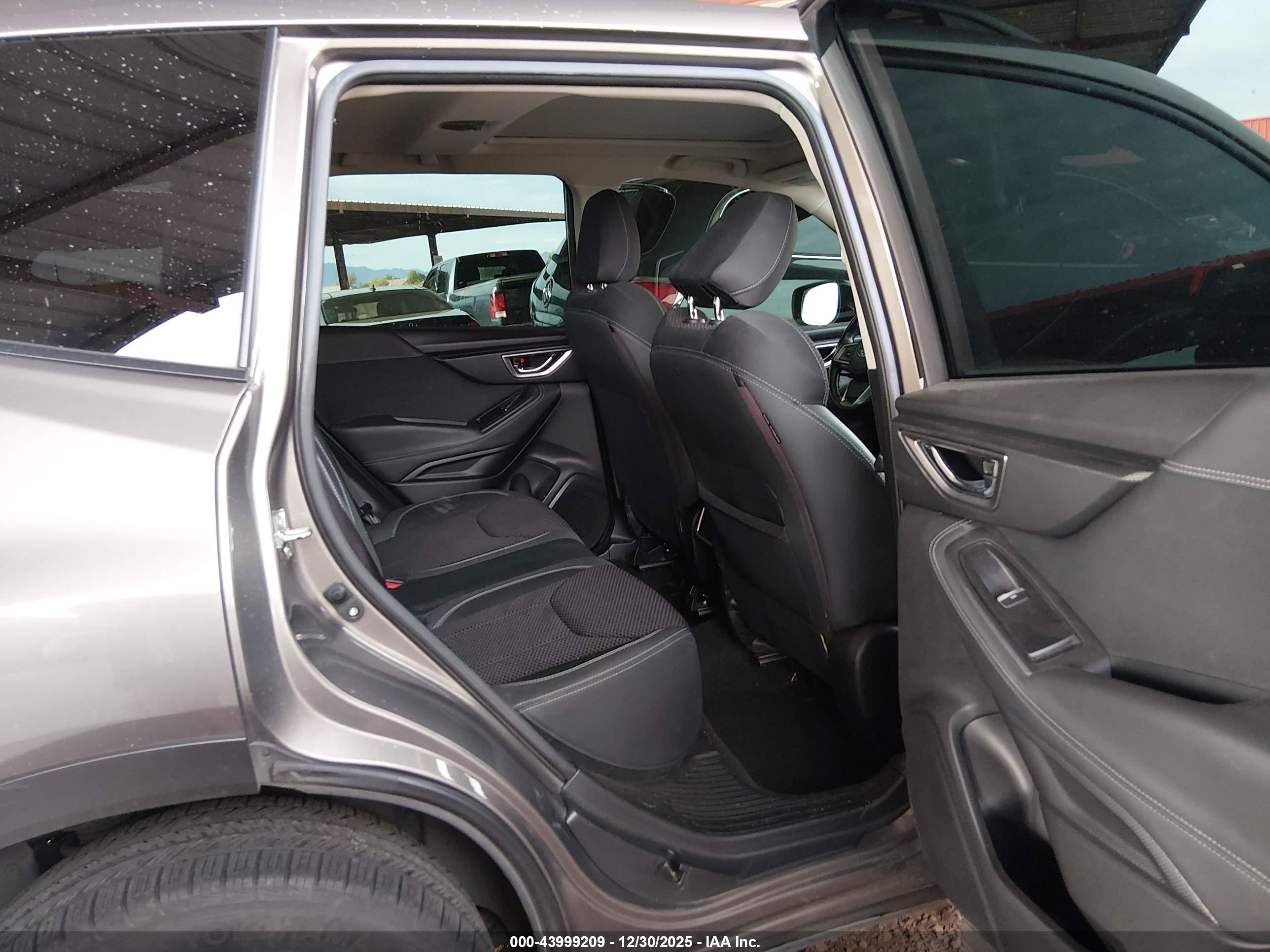 SUBARU FORESTER image 8