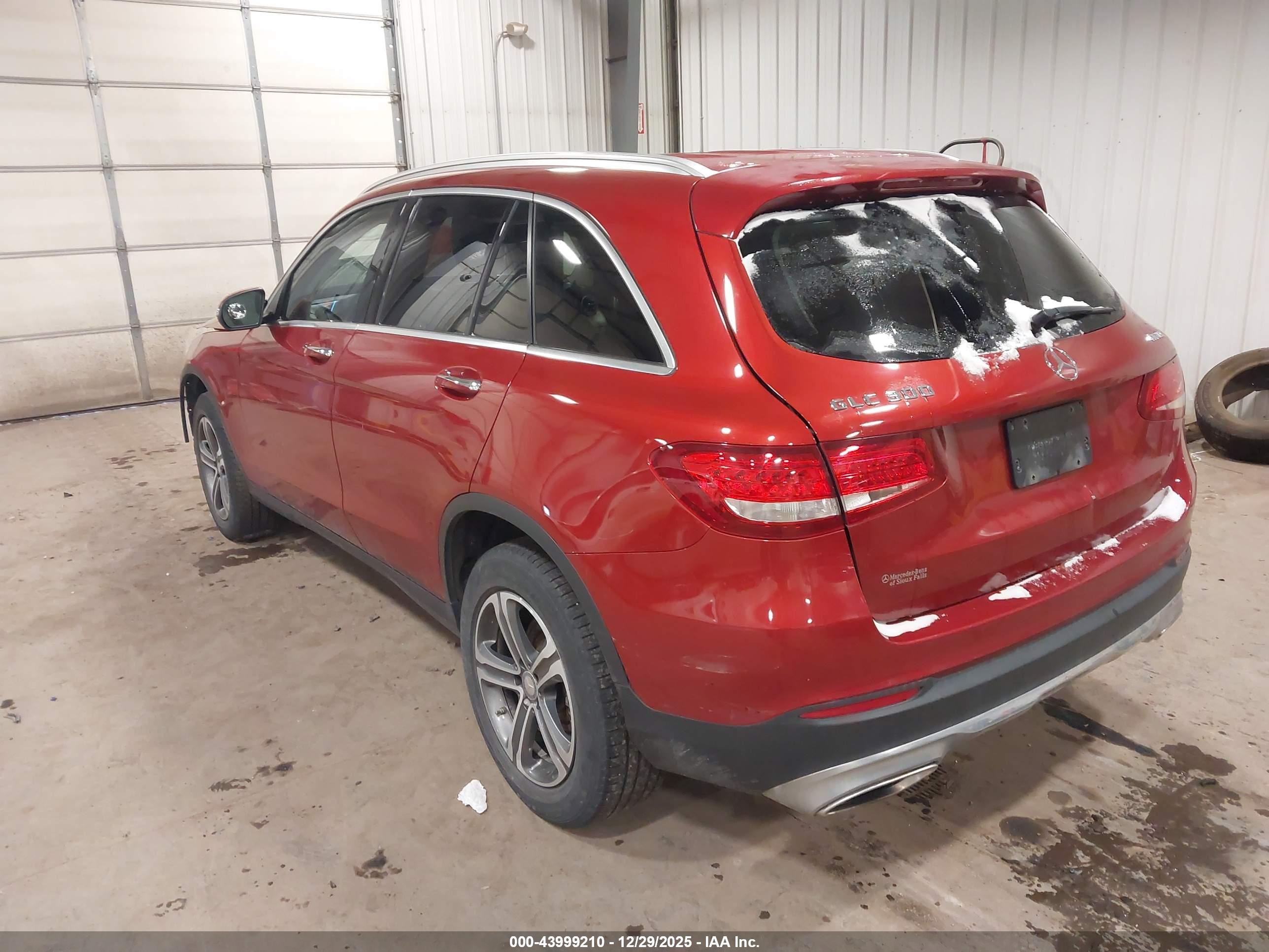 MERCEDES-BENZ GLC image 3