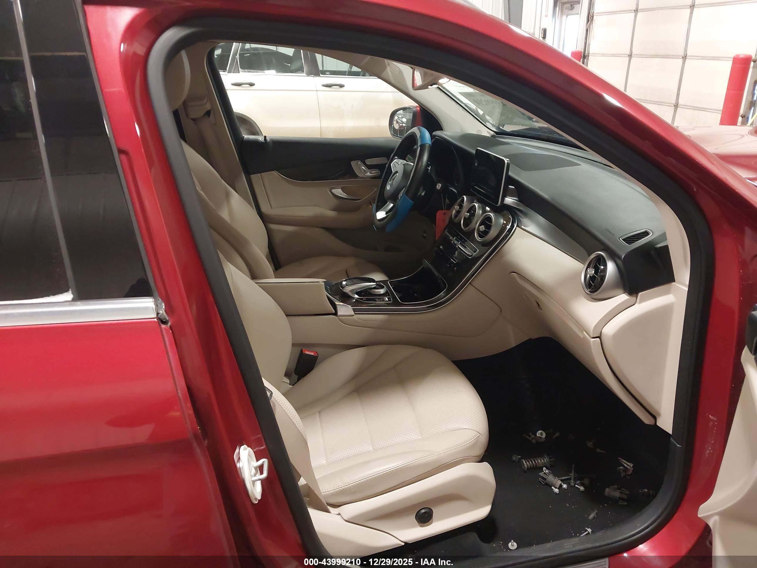 MERCEDES-BENZ GLC image 5