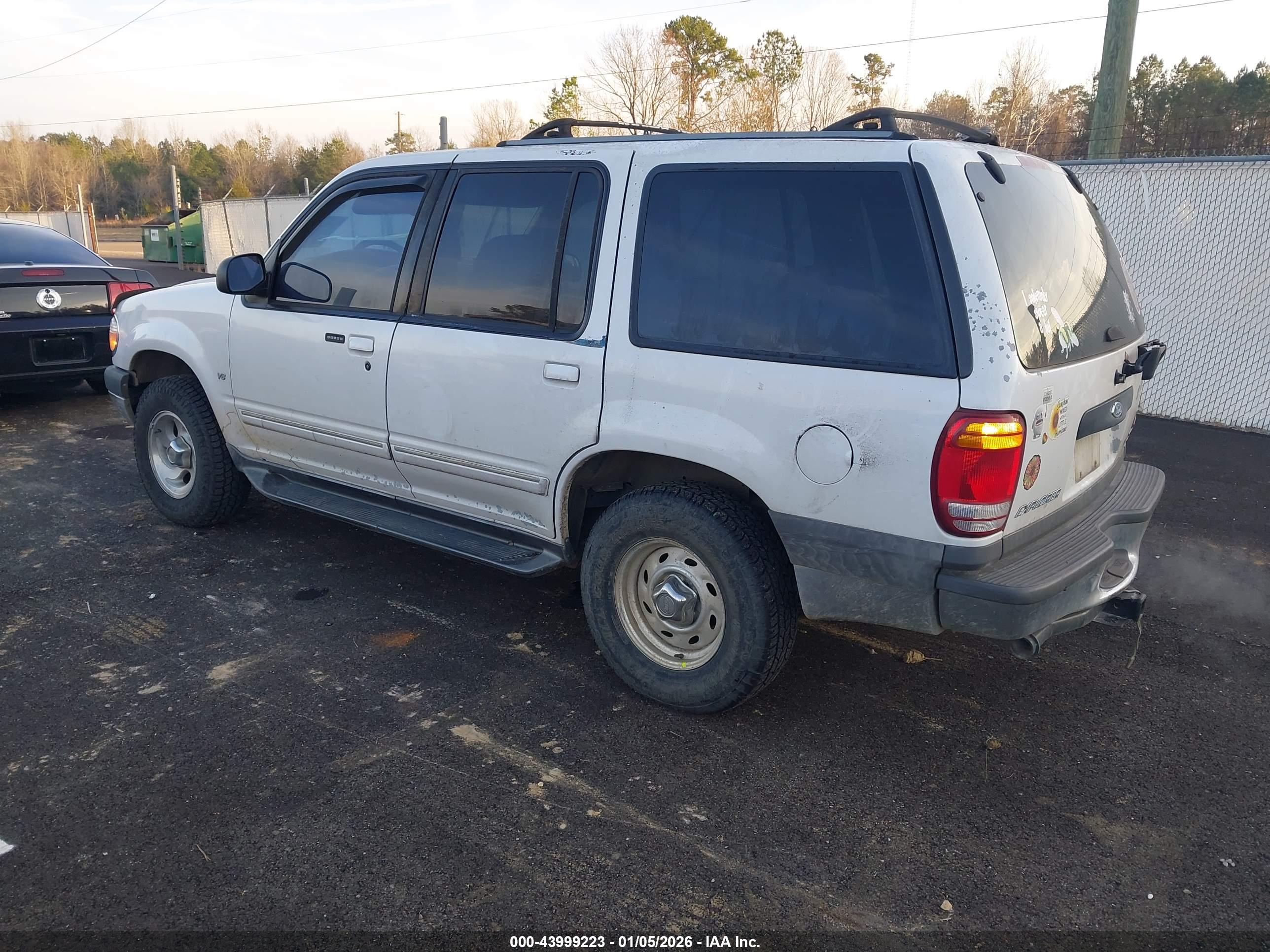 FORD EXPLORER image 3