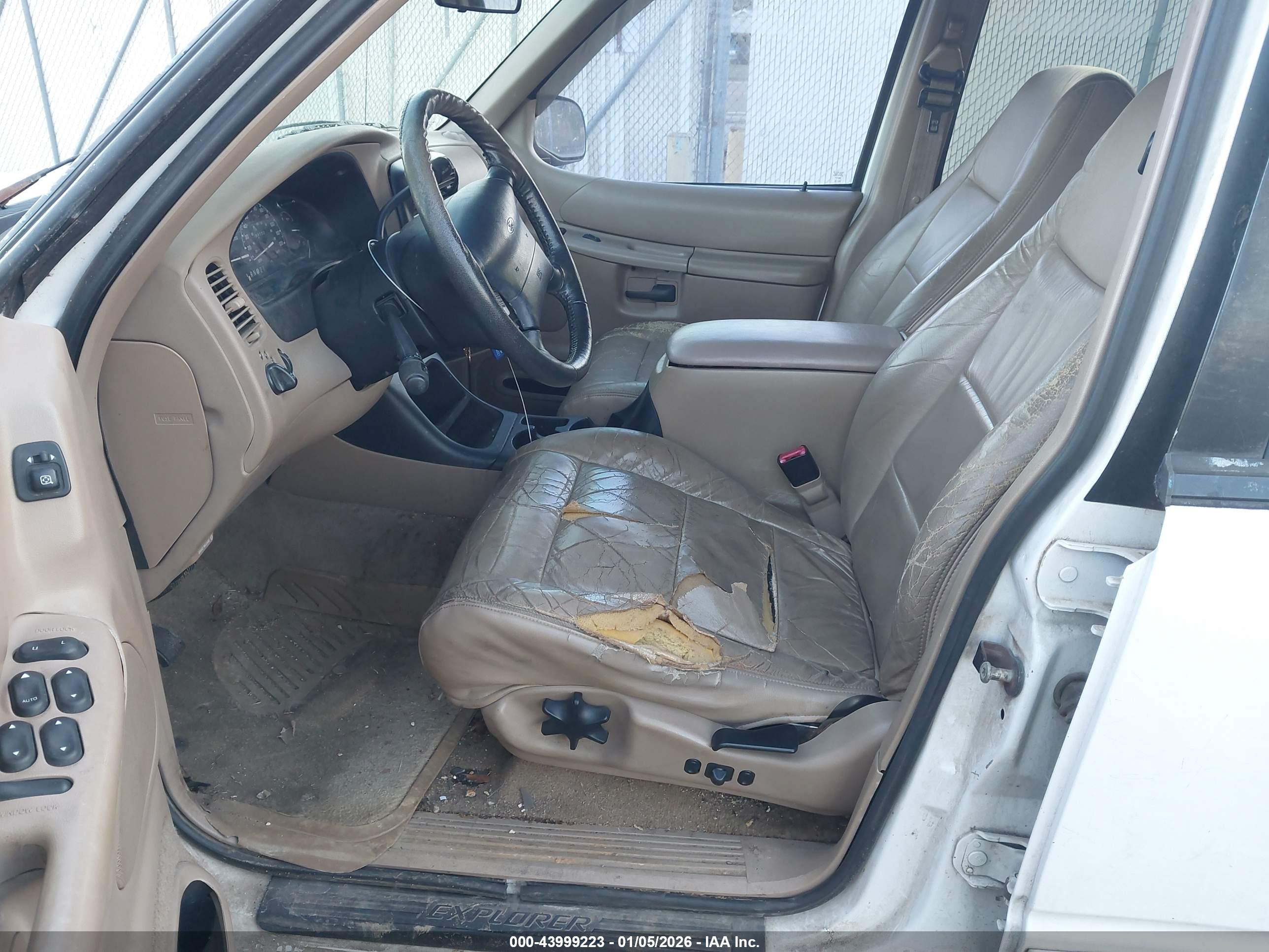 FORD EXPLORER image 5