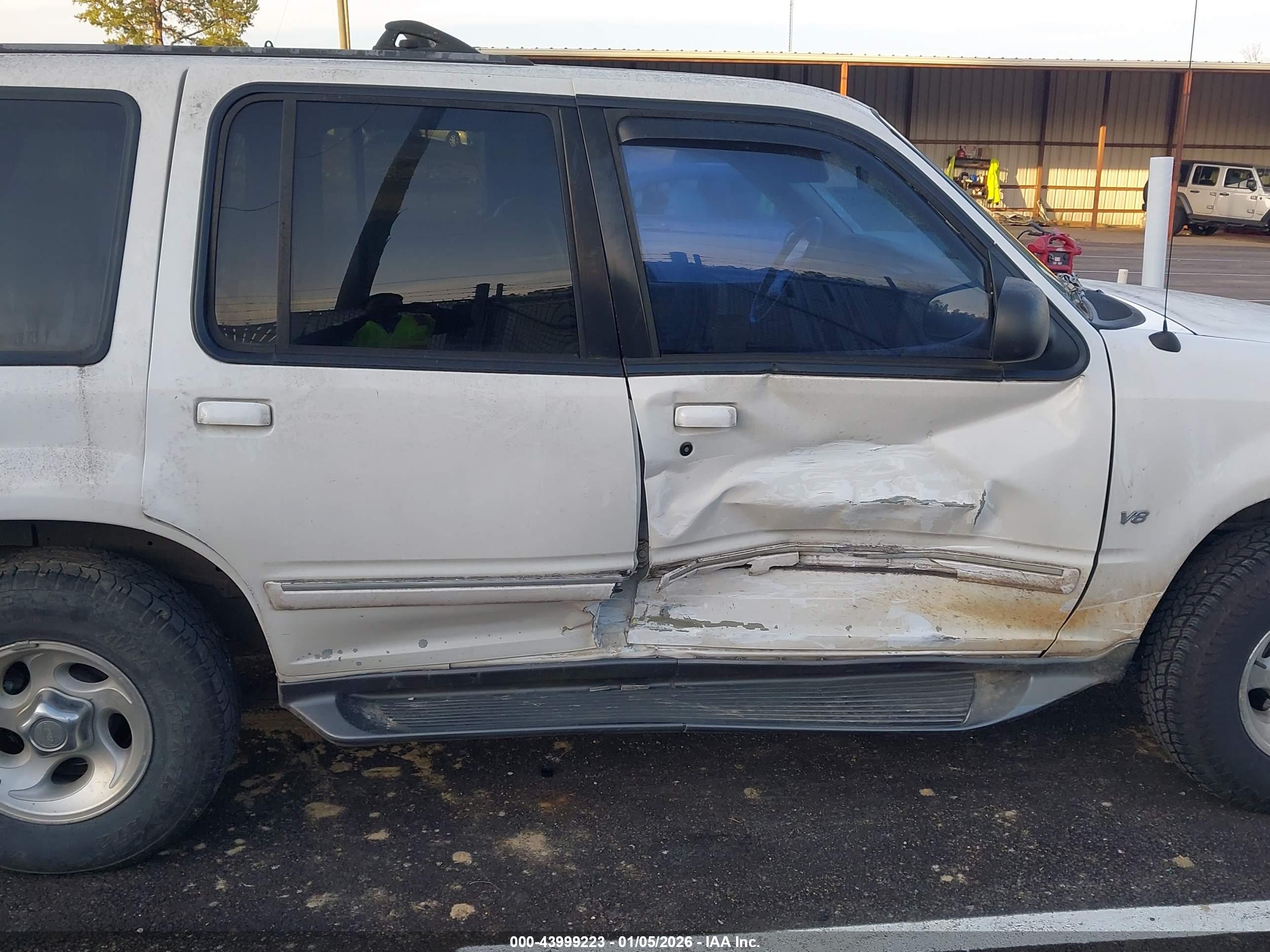 FORD EXPLORER image 6