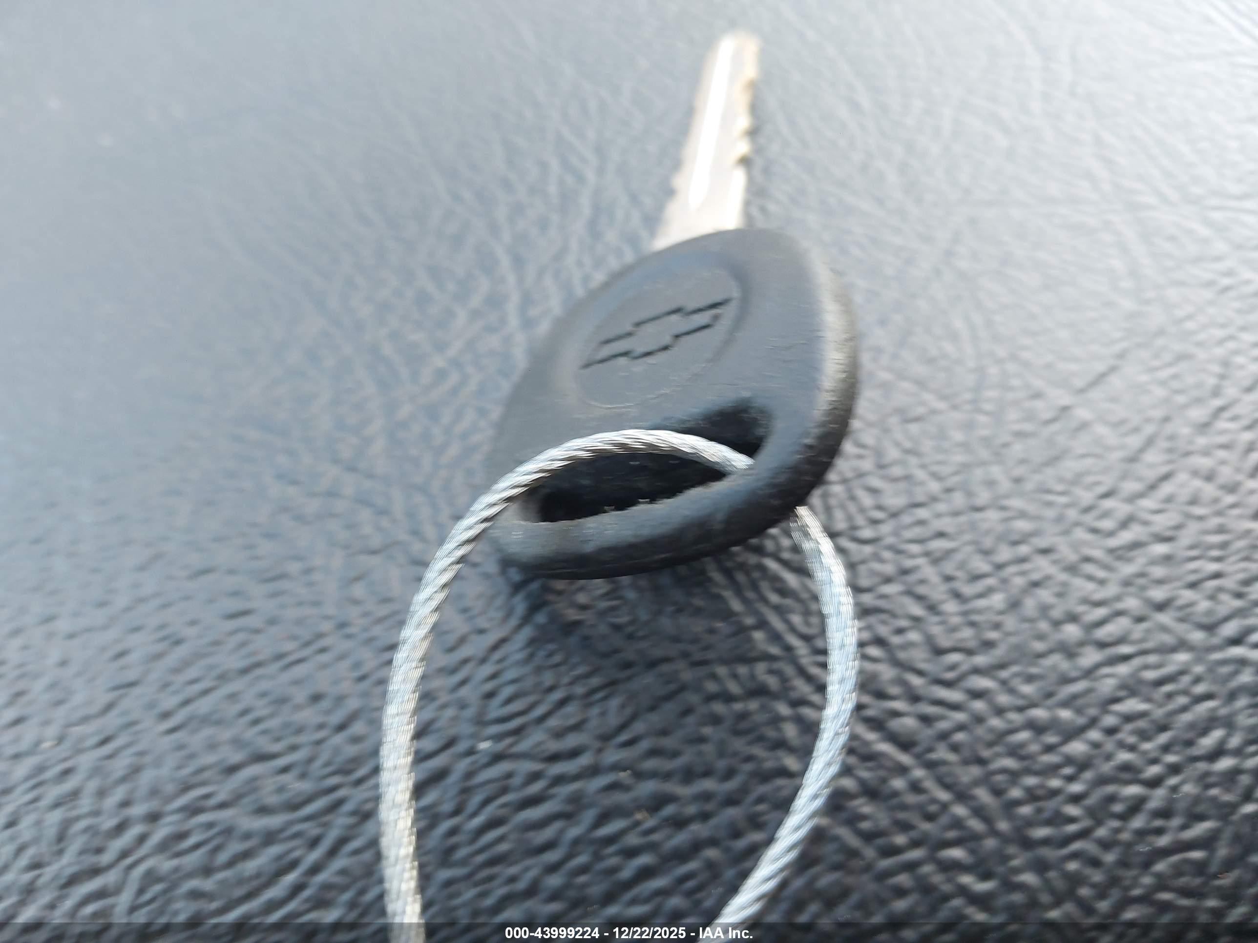 CHEVROLET SILVERADO image 11