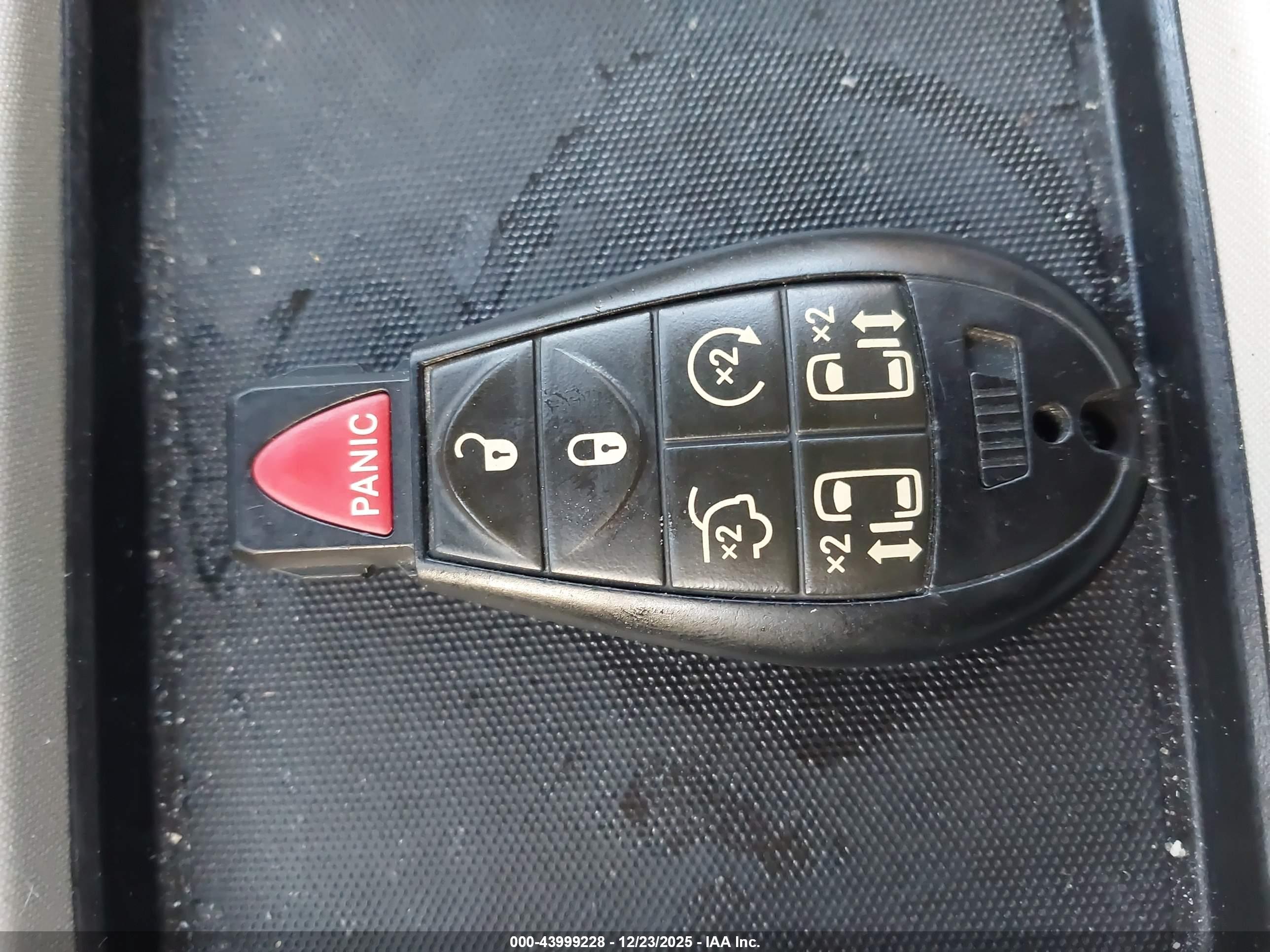 CHRYSLER TOWN image 11