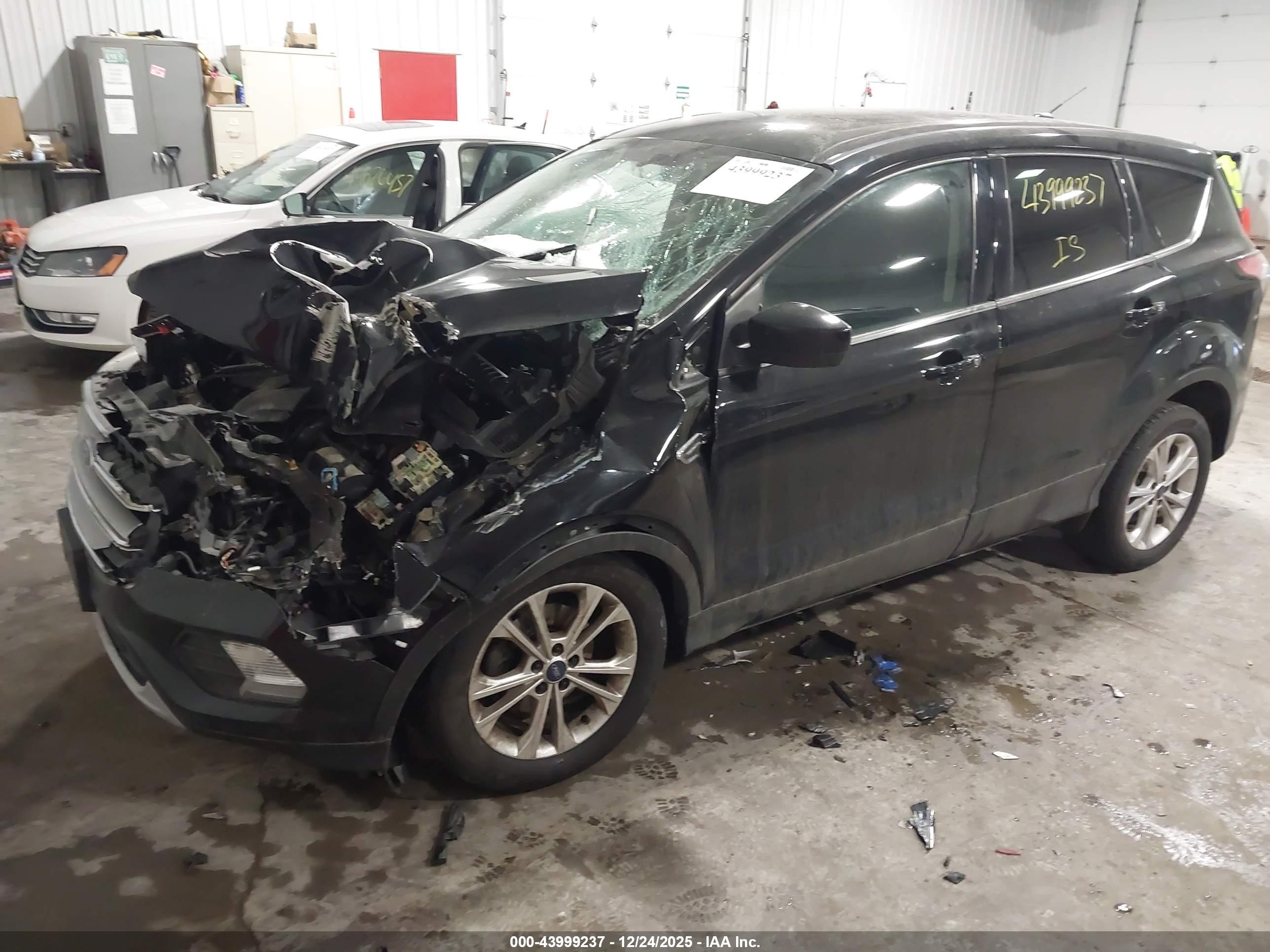 FORD ESCAPE image 2