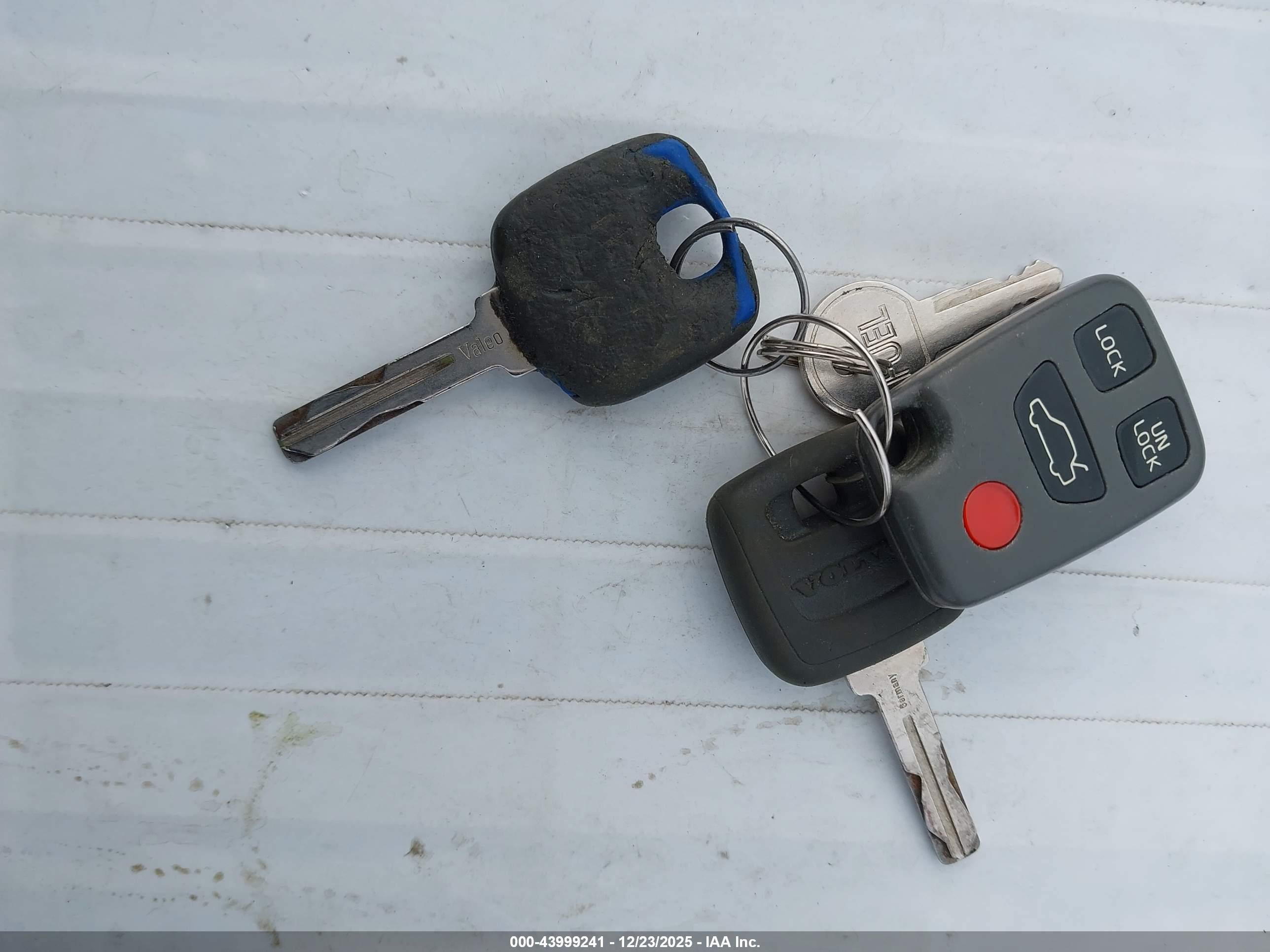 VOLVO V70 image 11