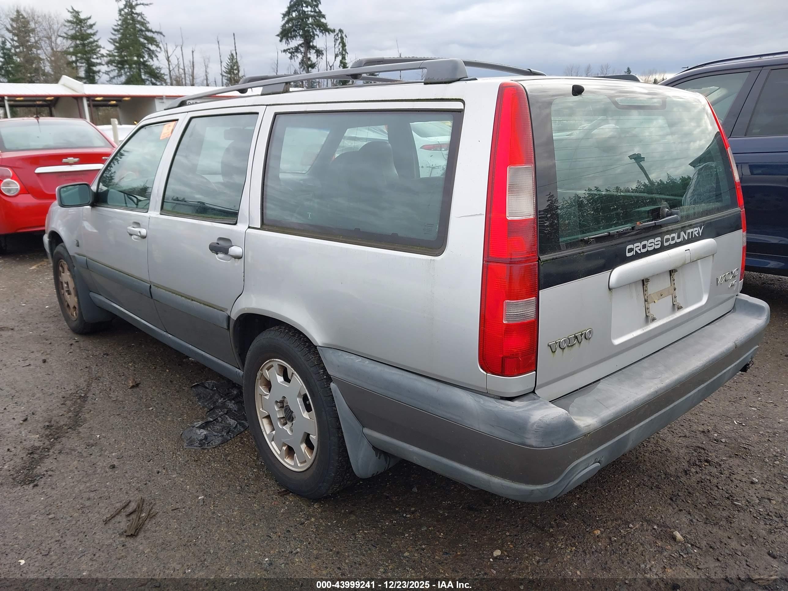 VOLVO V70 image 3