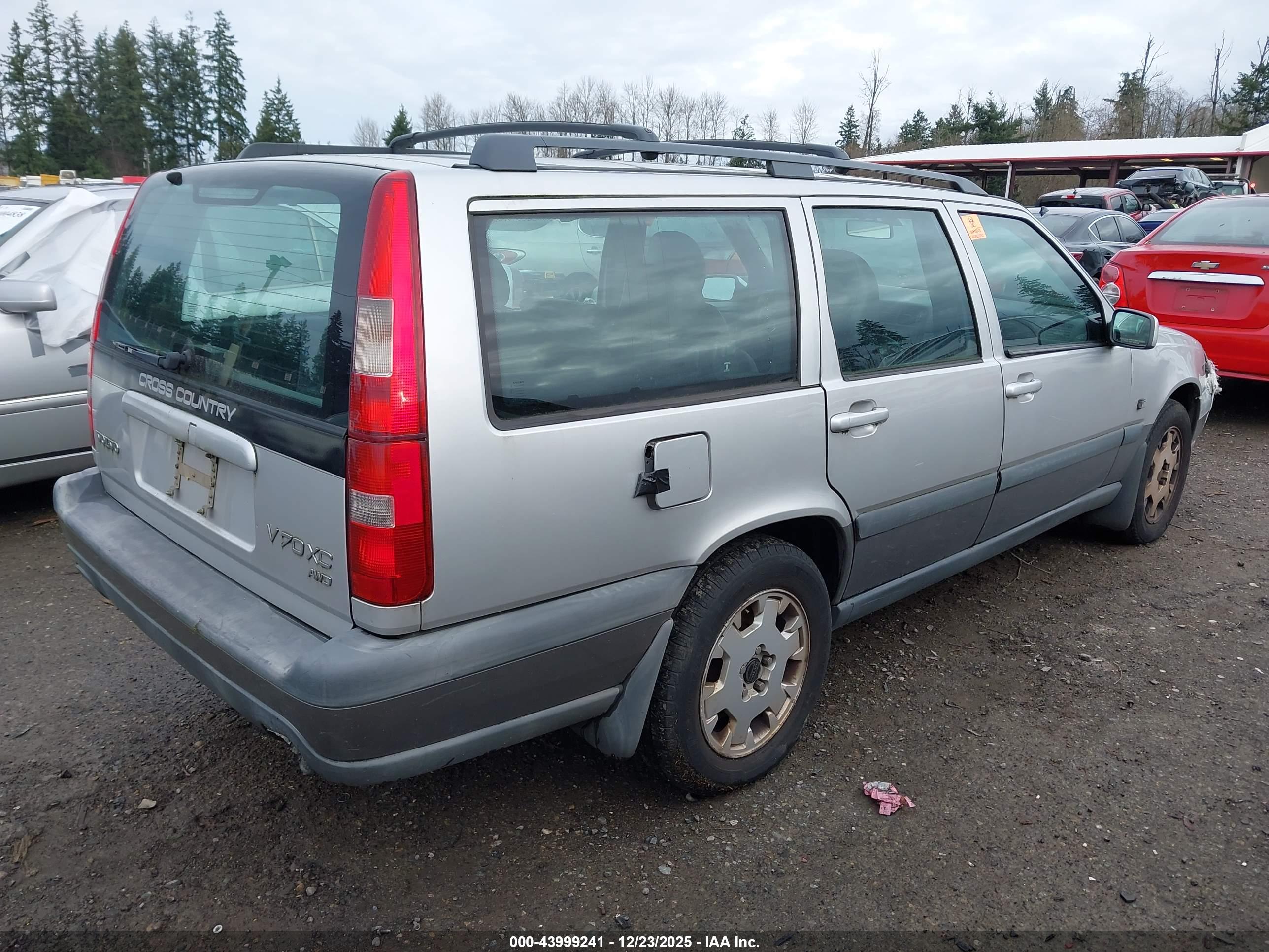 VOLVO V70 image 4
