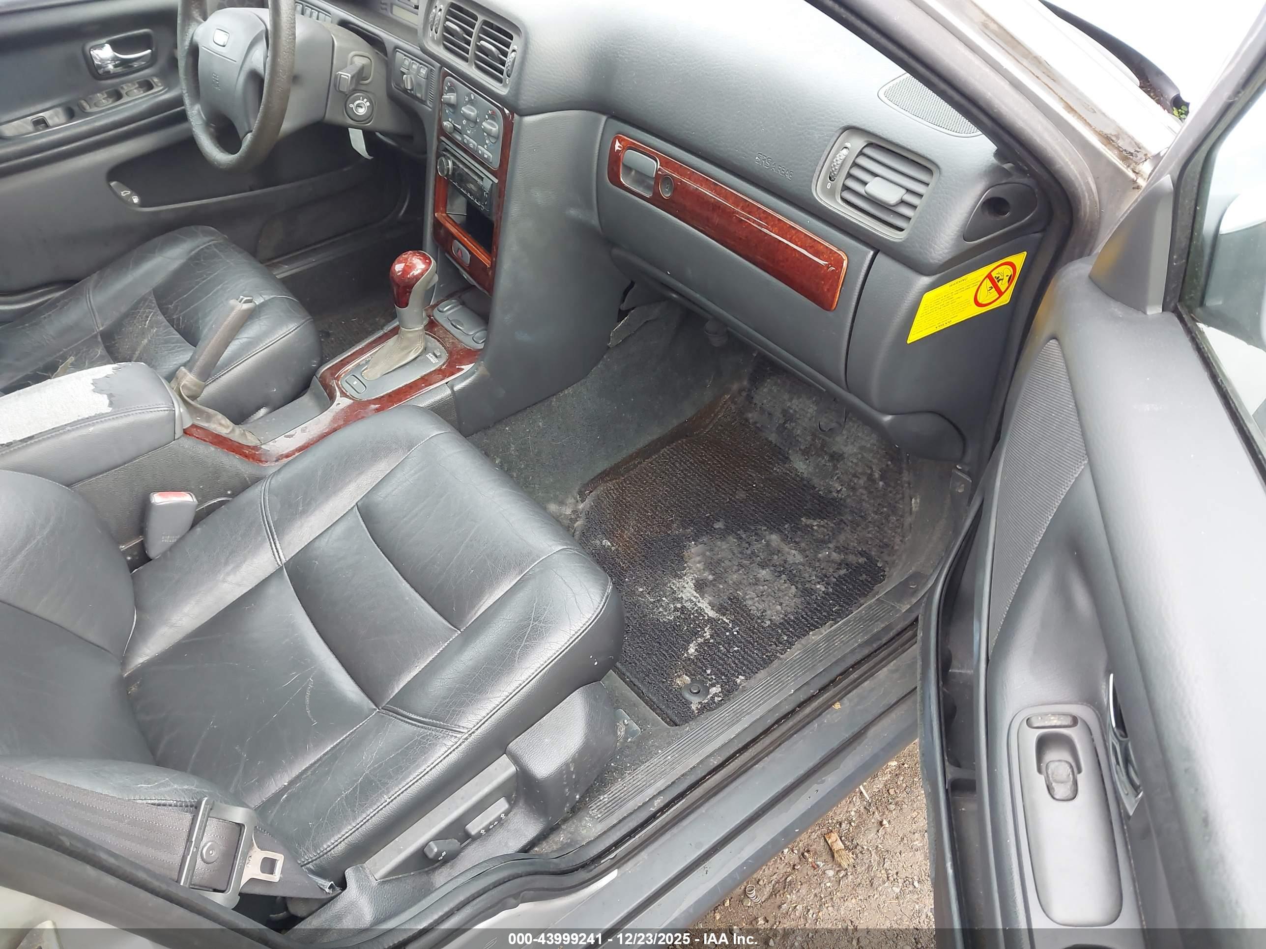 VOLVO V70 image 5