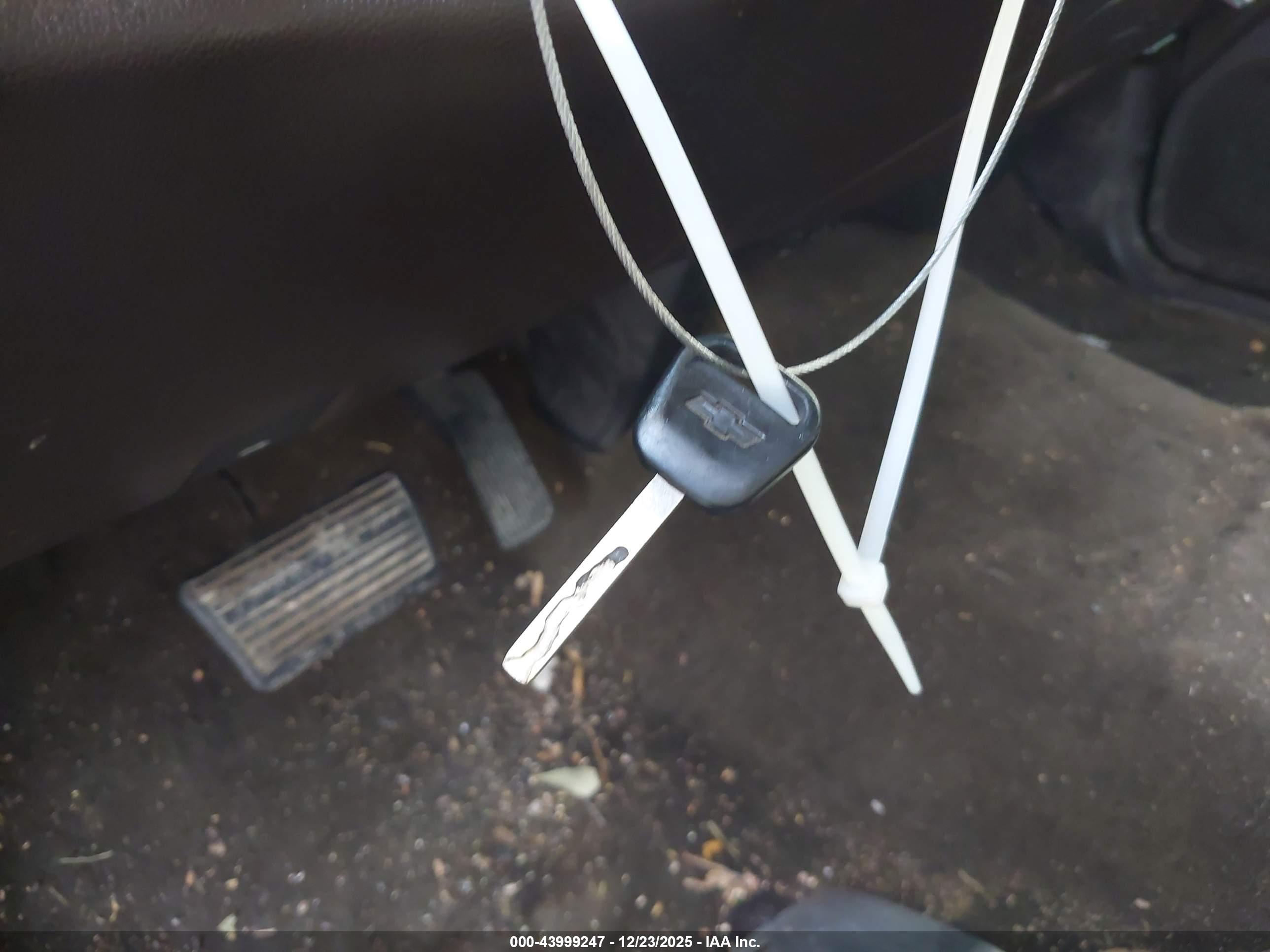 CHEVROLET SILVERADO image 11