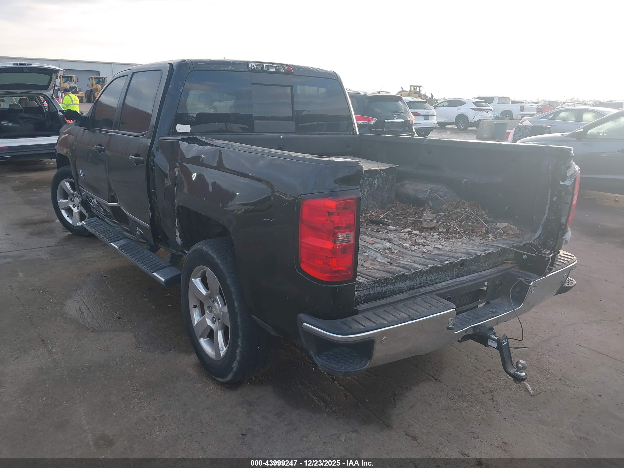 CHEVROLET SILVERADO image 3